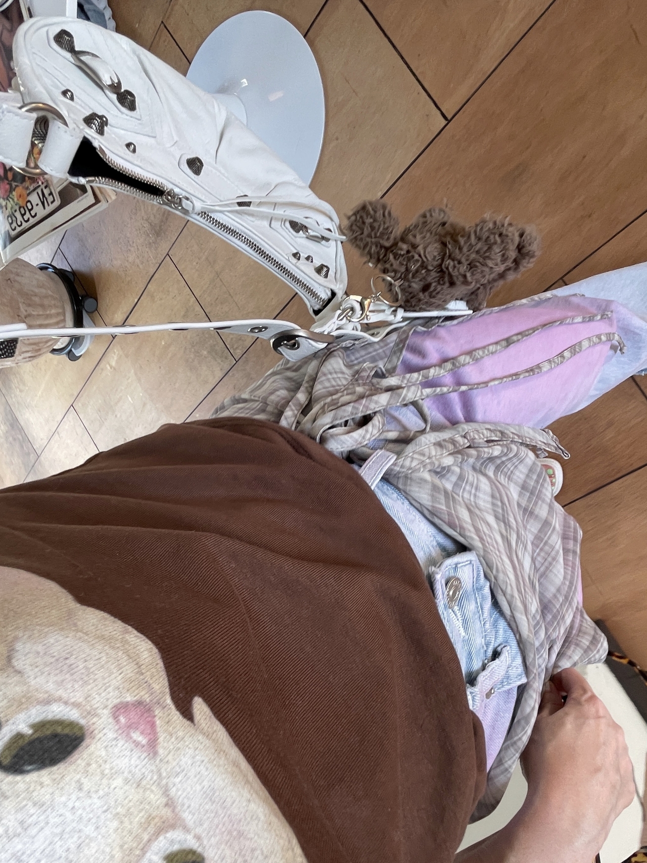 Balenciaga Arena Lambskin Le Cagole XS Shoulder Bag White, Cosymosy I Have a Dog, Too! Keyring Type 착용 스타일 - 4