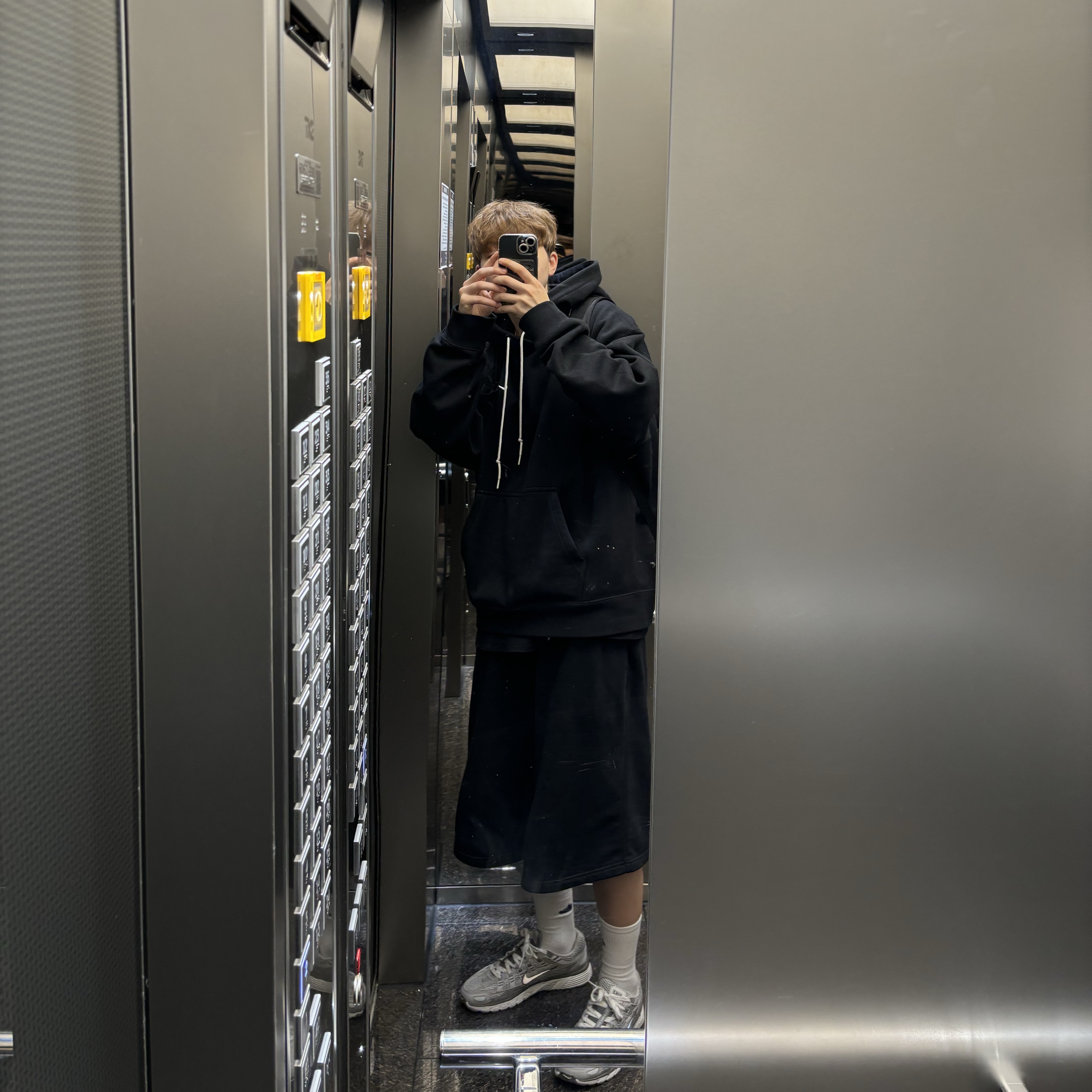 Nike P-6000 PRM Light Iron Ore, Nike NRG Solo Swoosh Fleece Hoodie Black White - Asia 착용 스타일 - 1