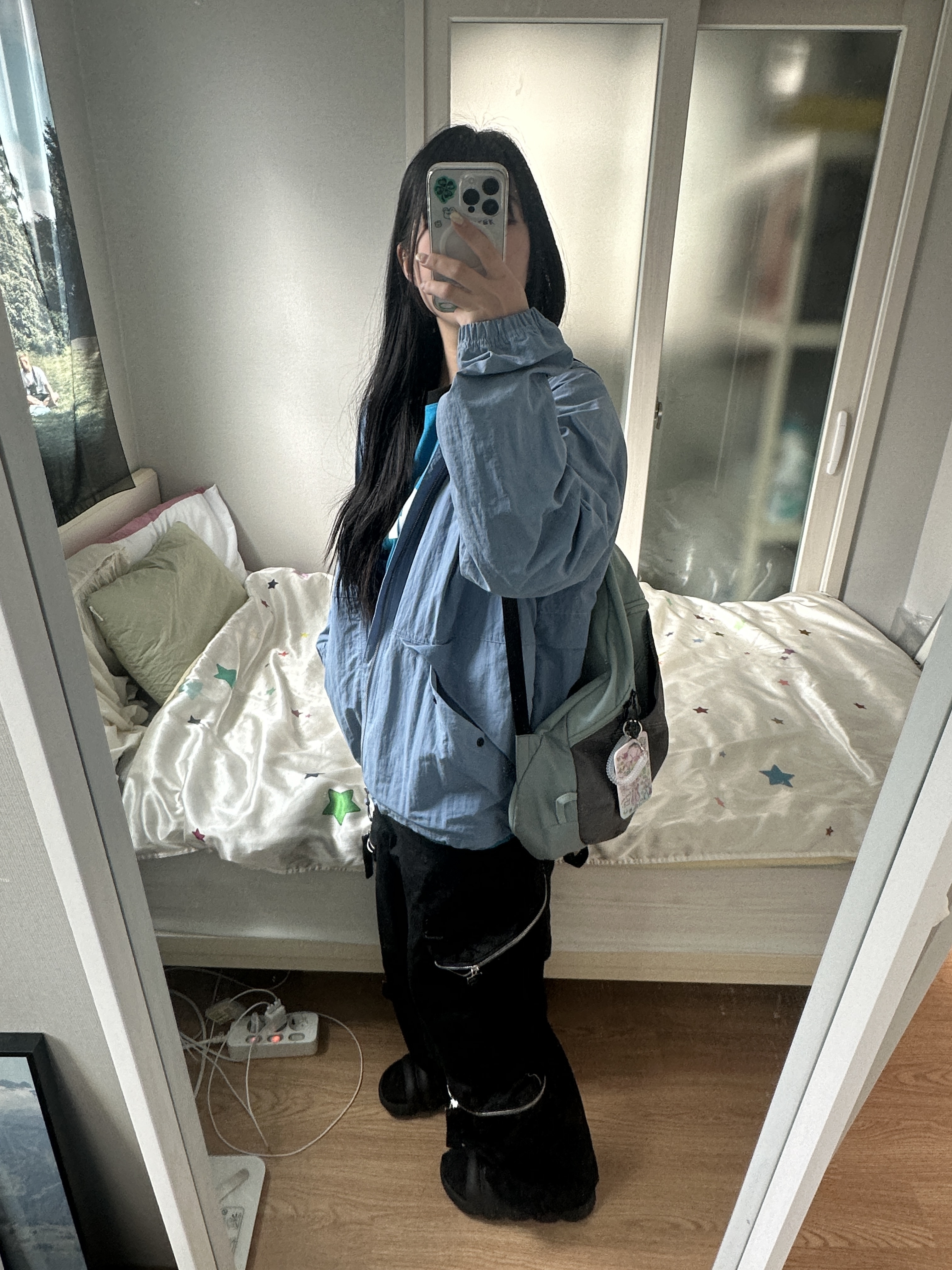 Mischief Rhombus Backpack Blue, Stussy Wave Dye Beach Shell Jacket Laguna Blue 착용 스타일 - 1