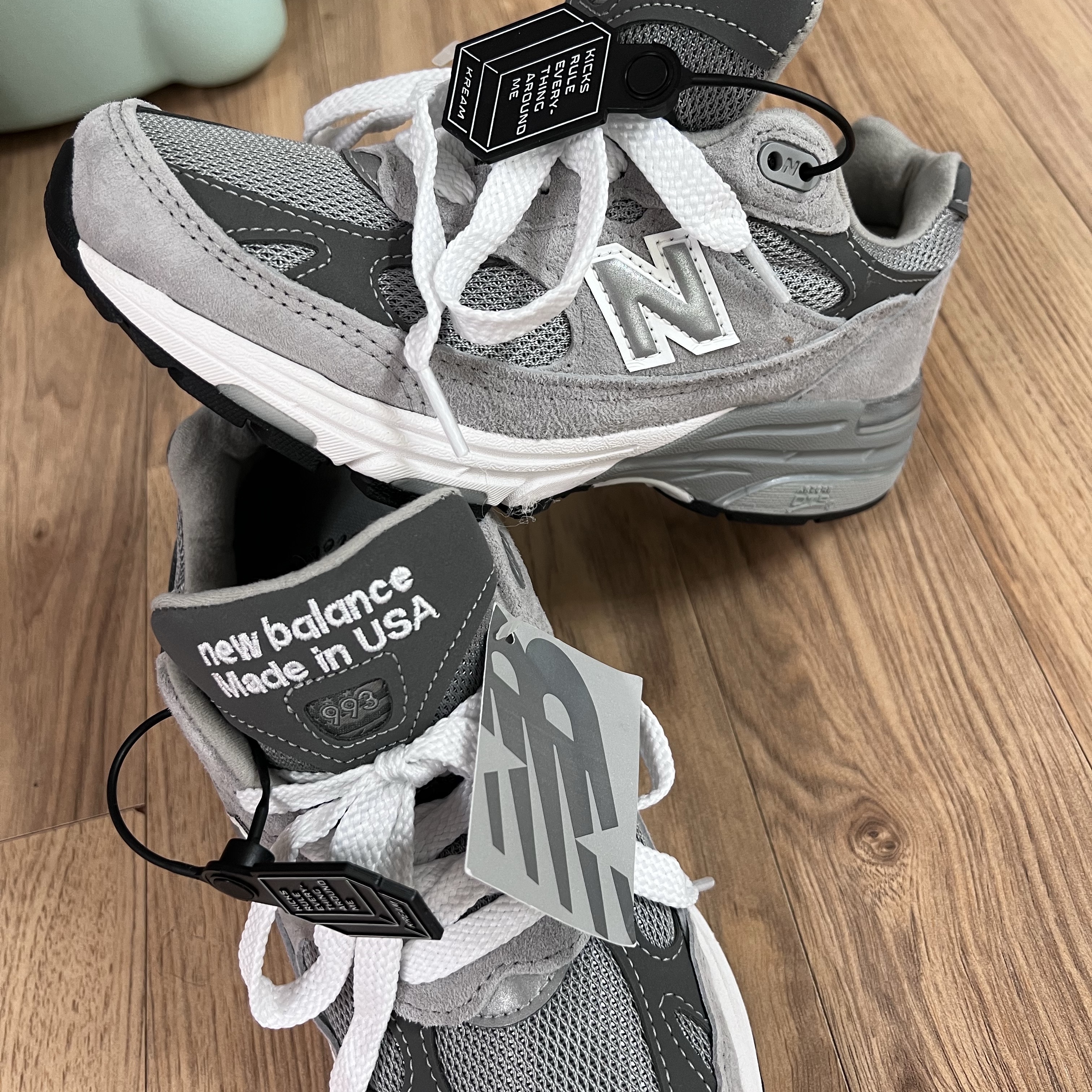 (W) New Balance 993 Made in USA Grey - B Standard 착용 스타일