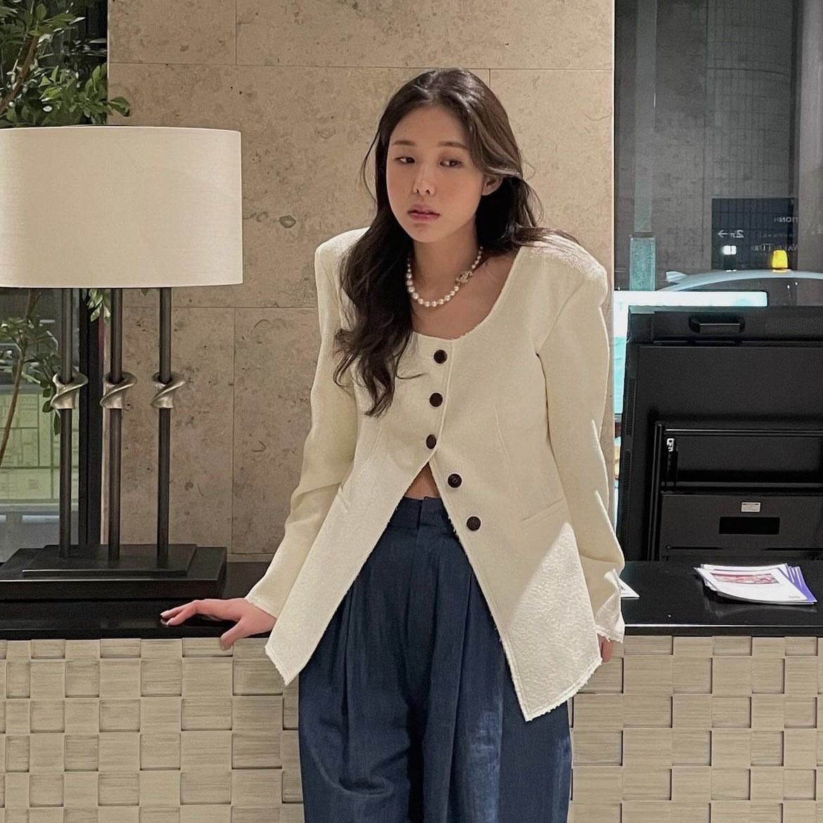 L'H.A.S Scoop Neck Slim Fit Jacket - Ivory, L'H.A.S Scoop Neck Slim Fit Jacket - Dark Navy 착용 스타일