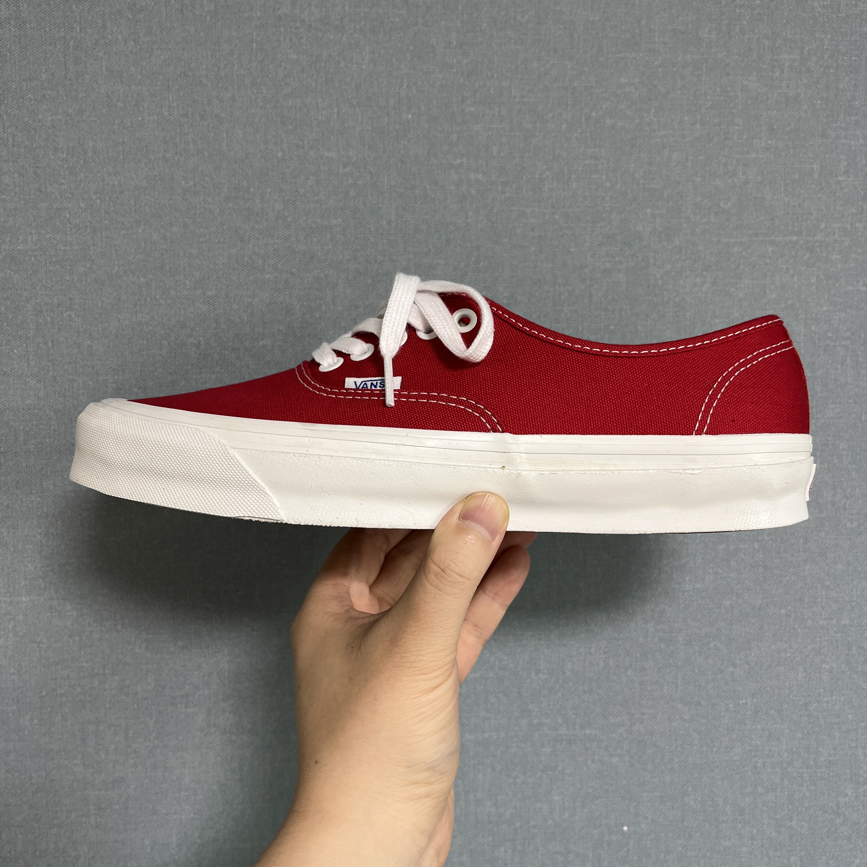 Vans Vault OG Authentic LX Red 착용 스타일