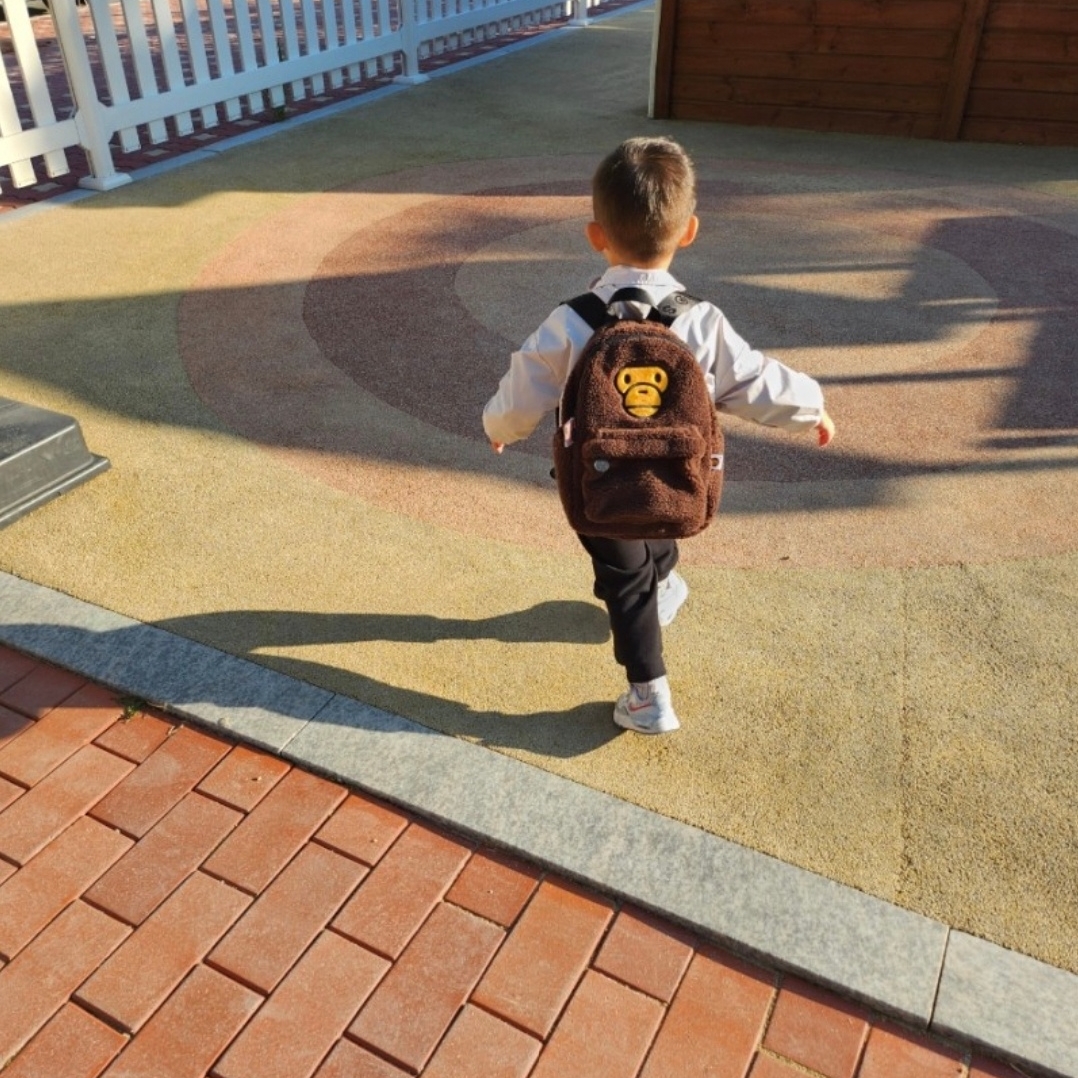 BAPE Baby Milo Mini Fur Backpack Brown 착용 스타일