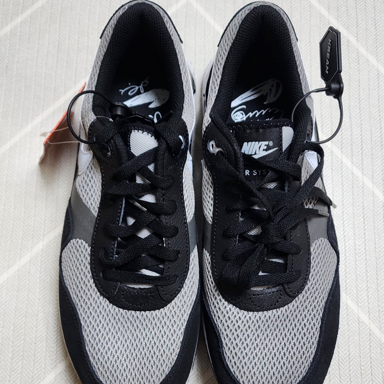 Nike Air Max System Light Smoke Grey Blue Tint 착용 스타일