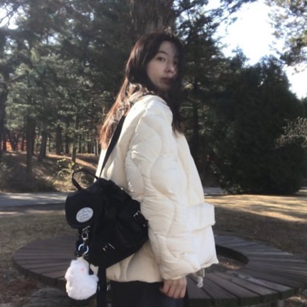 LOTS YOU Nostalgia Chubby Backpack Black 착용 스타일