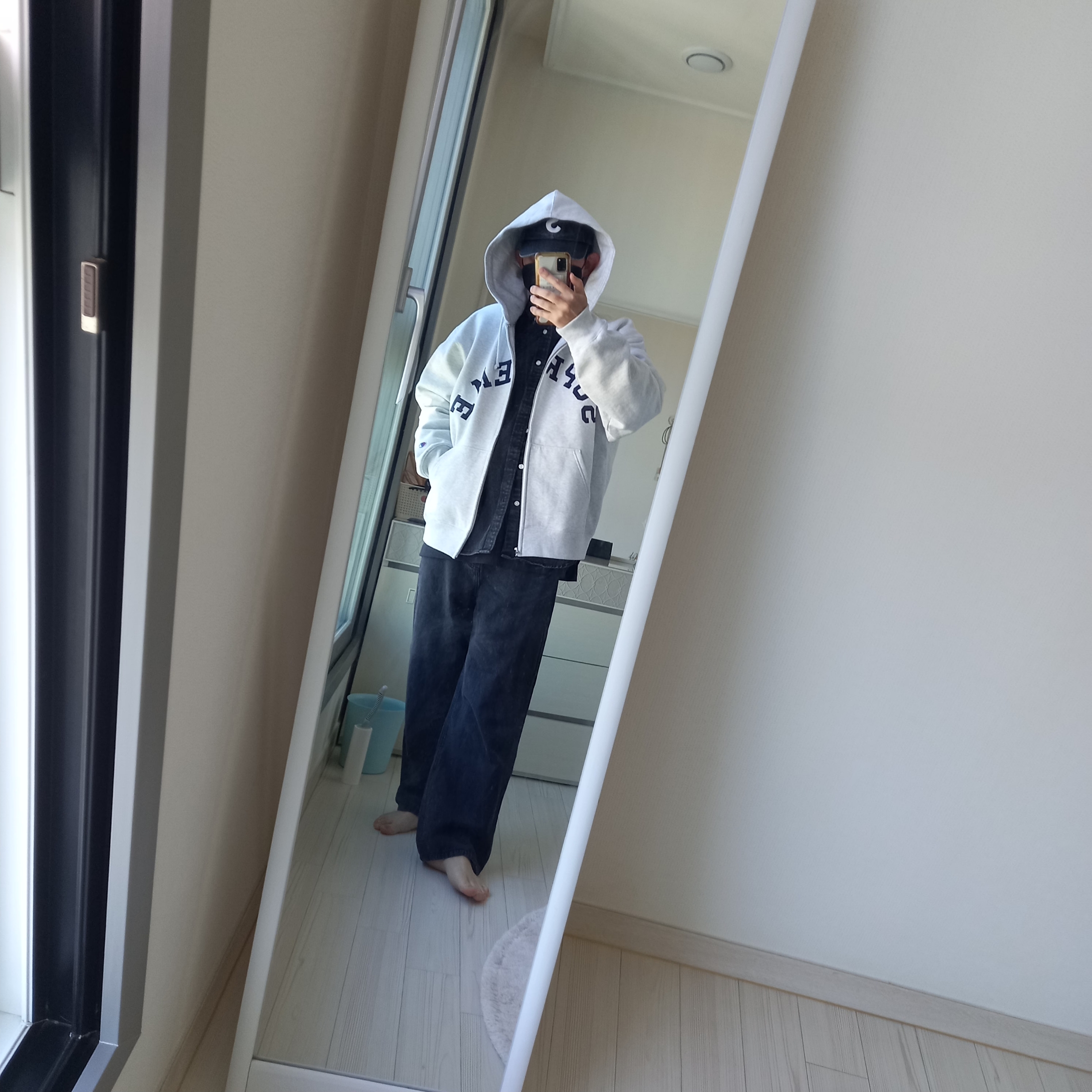 Supreme x Champion Zip Up Hooded Sweatshirt Ash Grey - 24SS, Supreme Seoul Box Logo T-Shirt White - 23FW 착용 스타일 - 3