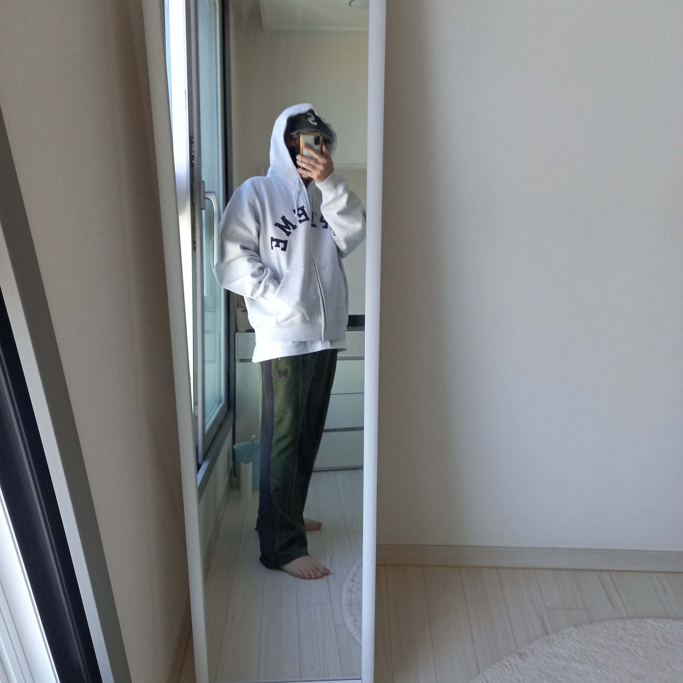 Supreme x Champion Zip Up Hooded Sweatshirt Ash Grey - 24SS, Supreme Seoul Box Logo T-Shirt White - 23FW 착용 스타일 - 9
