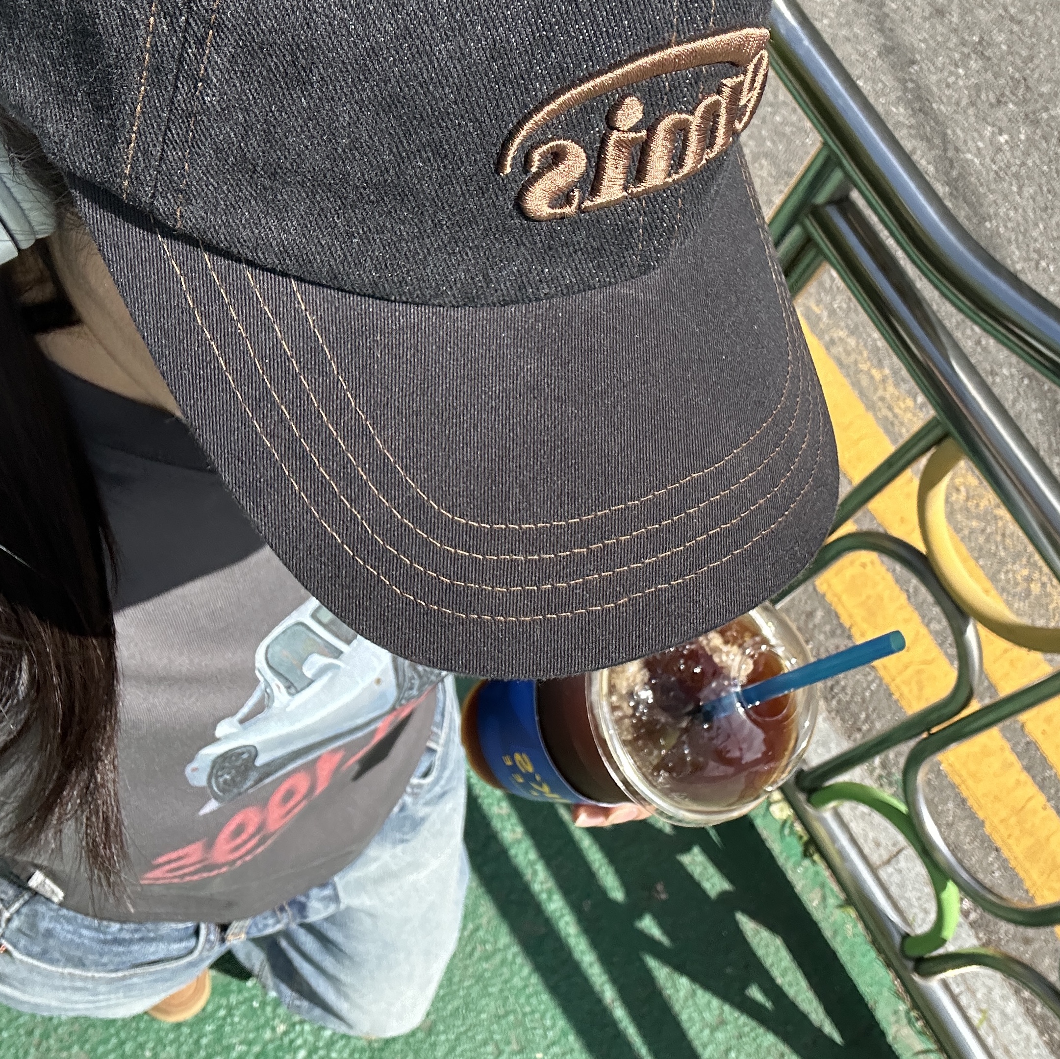 Thevinylhouse Old Car T-Shirt Charcoal, Emis Washed Denim Ball Cap Gray Black 착용 스타일