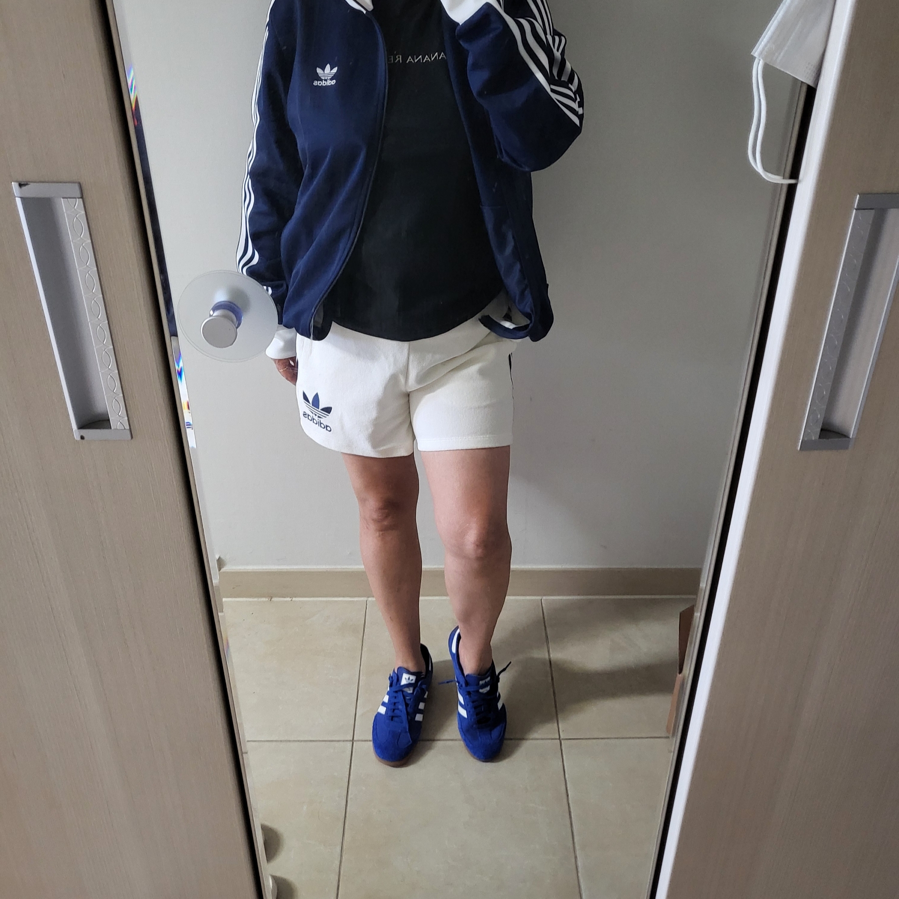 (W) Adidas Terry Shorts Off White - KR Sizing 착용 스타일