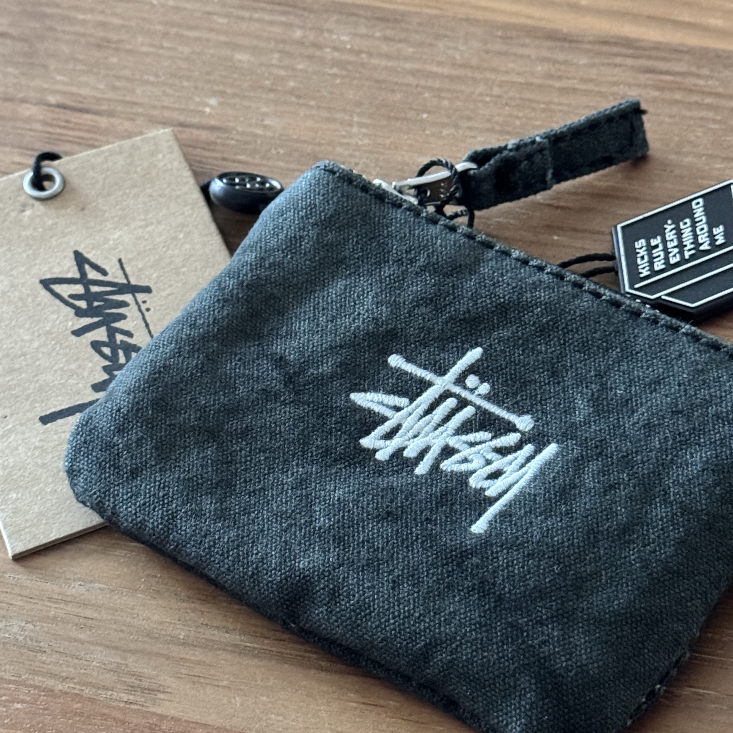 Stussy Canvas Coin Pouch Washed Black 착용 스타일
