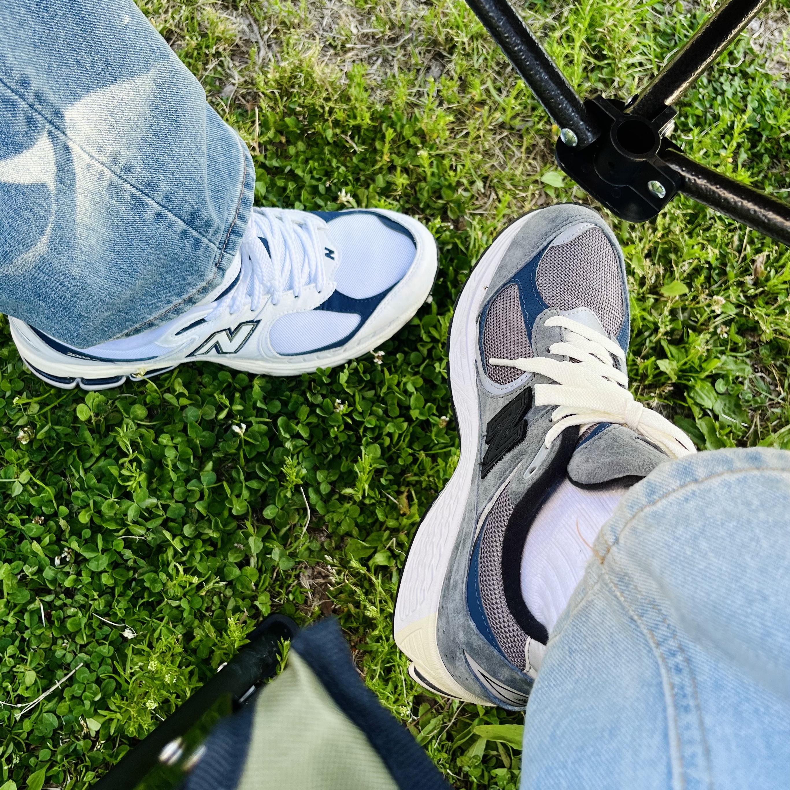 New Balance x JJJJound 2002R Storm Blue, New Balance 2002R White 착용 스타일