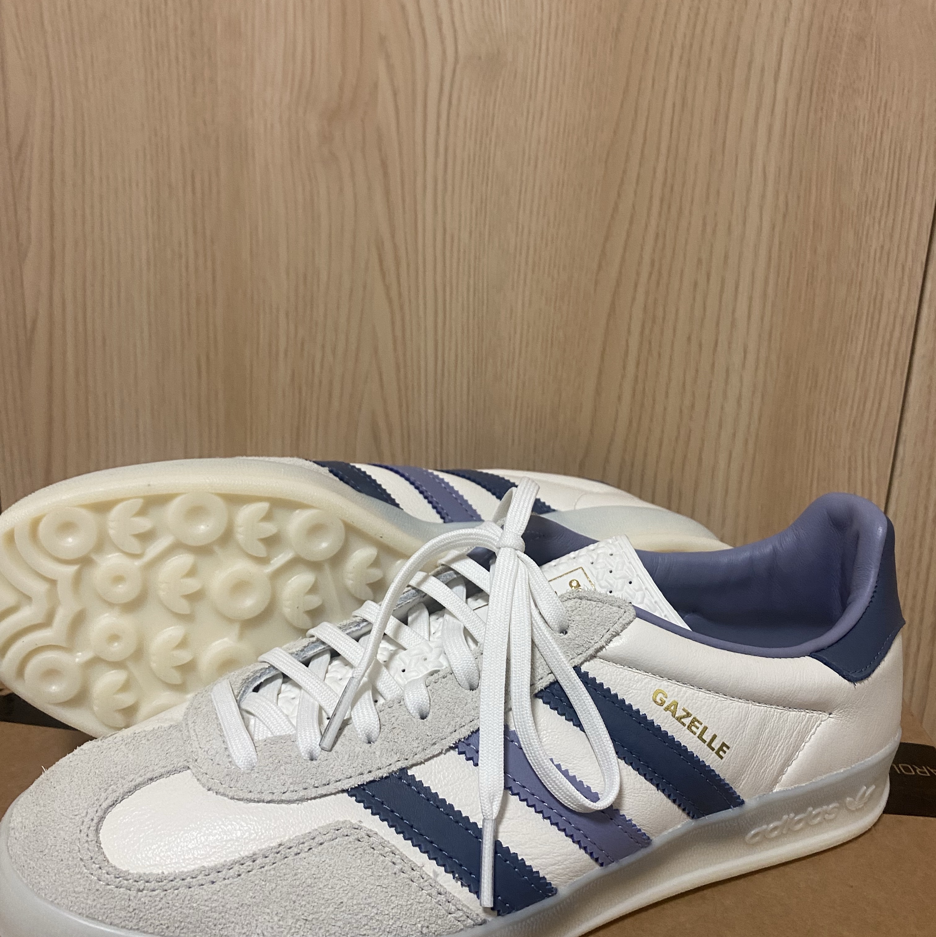 Adidas Gazelle Indoor Core White Preloved Ink 착용 스타일
