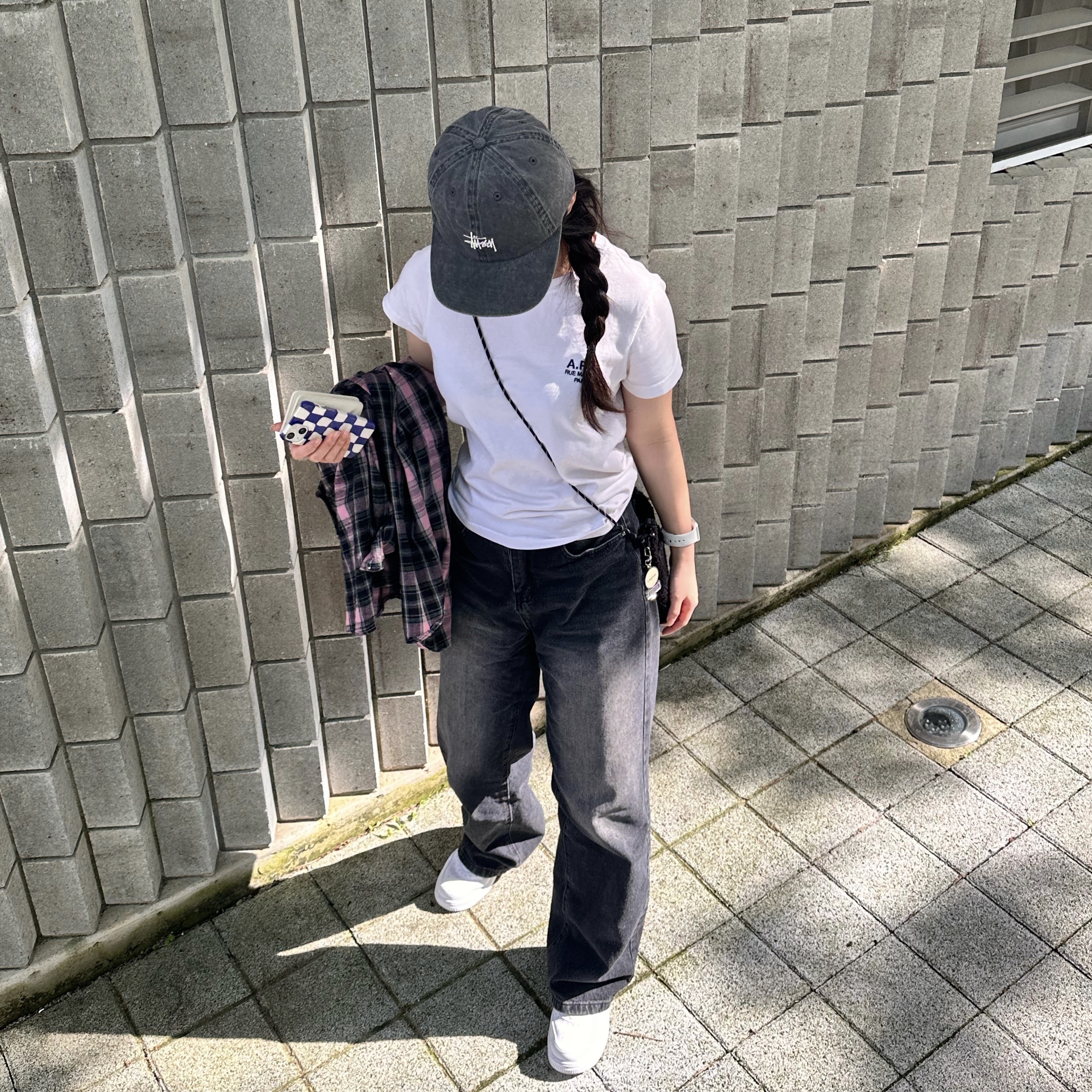 Stussy Washed Basic Low Pro Cap Charcoal, A.P.C. Raymond T-Shirt White 착용 스타일 - 4