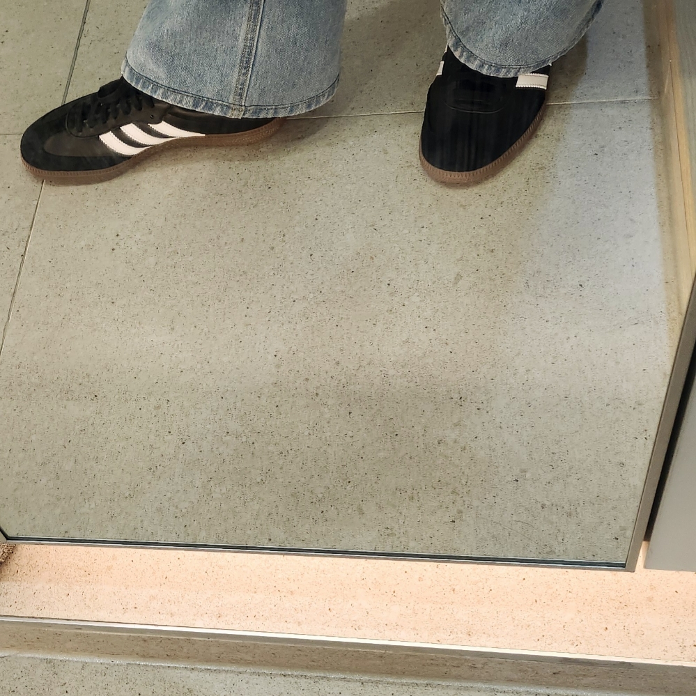 Adidas Samba OG Black White Gum 착용 스타일 - 1