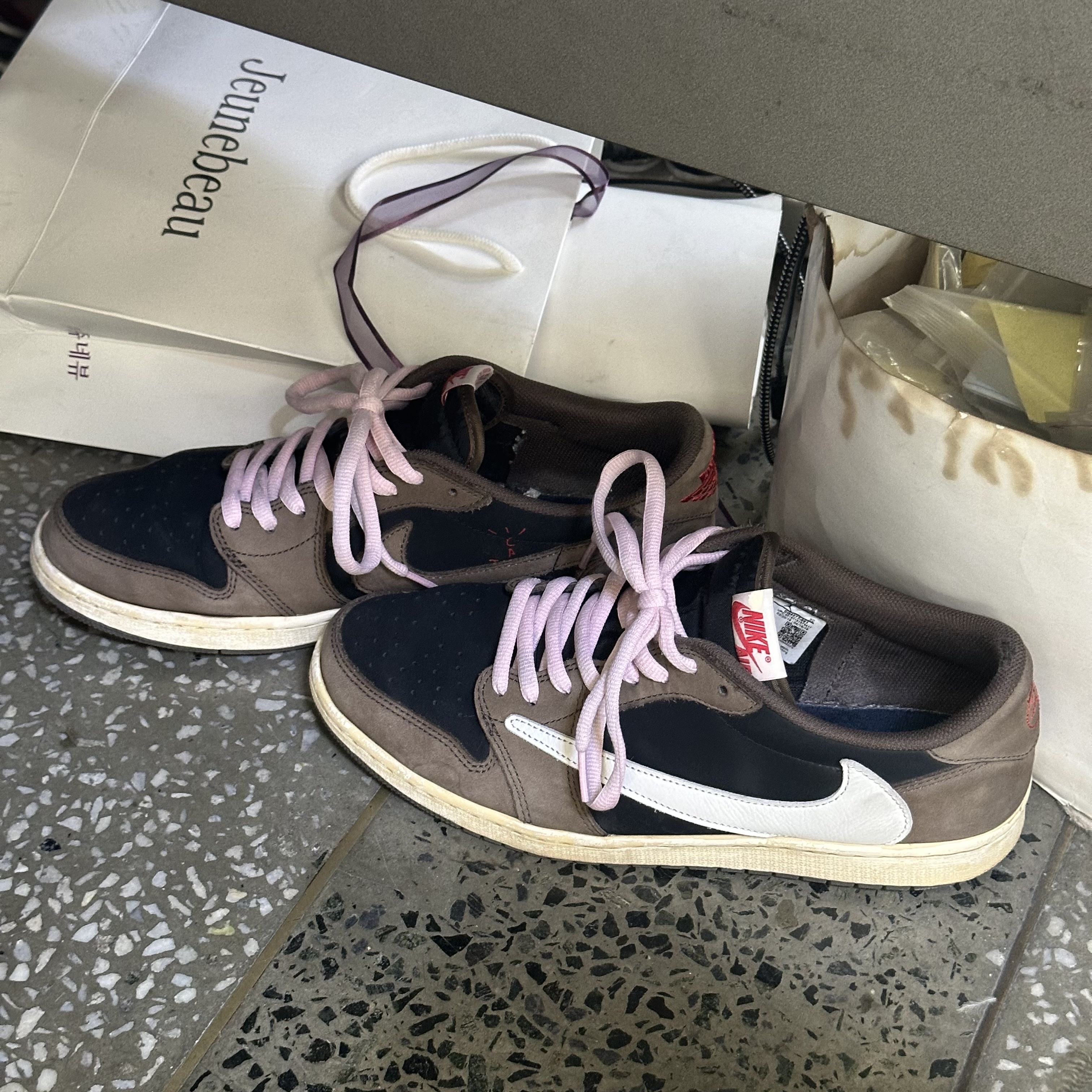 Jordan 1 x Travis Scott Retro Low OG SP Mocha 착용 스타일