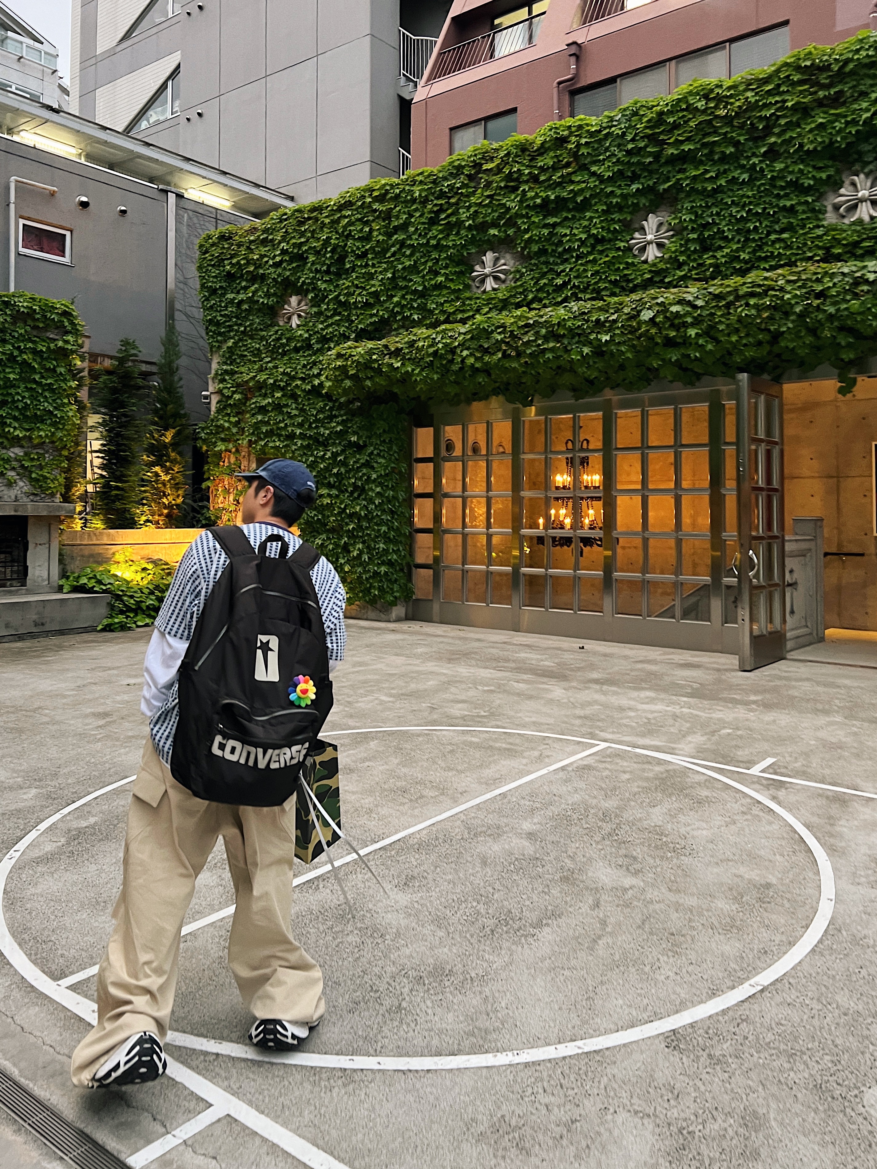 Converse x Drkshdw Oversized Backpack Black, Supreme Pigment Print S Logo 6-Panel Indigo - 22FW 착용 스타일 - 5