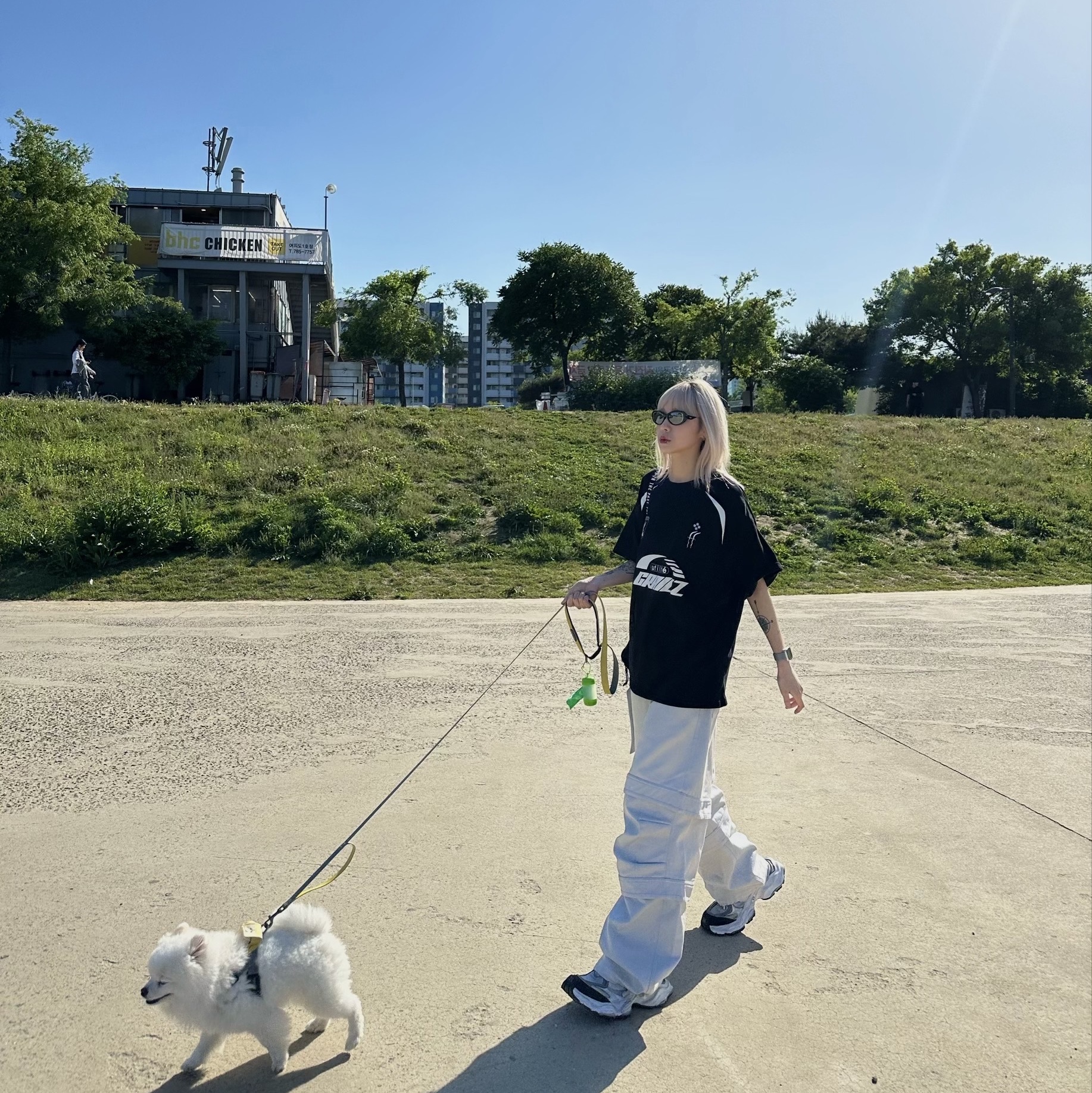 Farfromwhat Far Layered Work Pants White, (W) Balenciaga Cargo Sneakers White Grey 착용 스타일 - 4