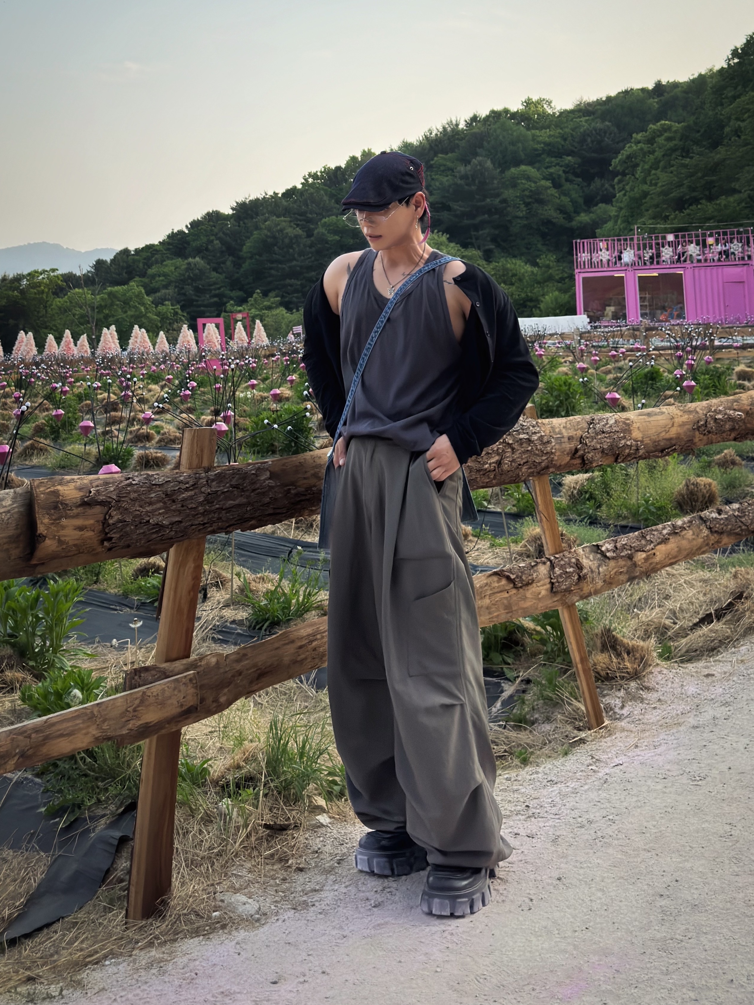 Prada Monolith Brushed Leather Lace-Up Shoes Black, True Religion x KIRSH Stitch Point Denim Hunting Cap Red Stitch 착용 스타일 - 3