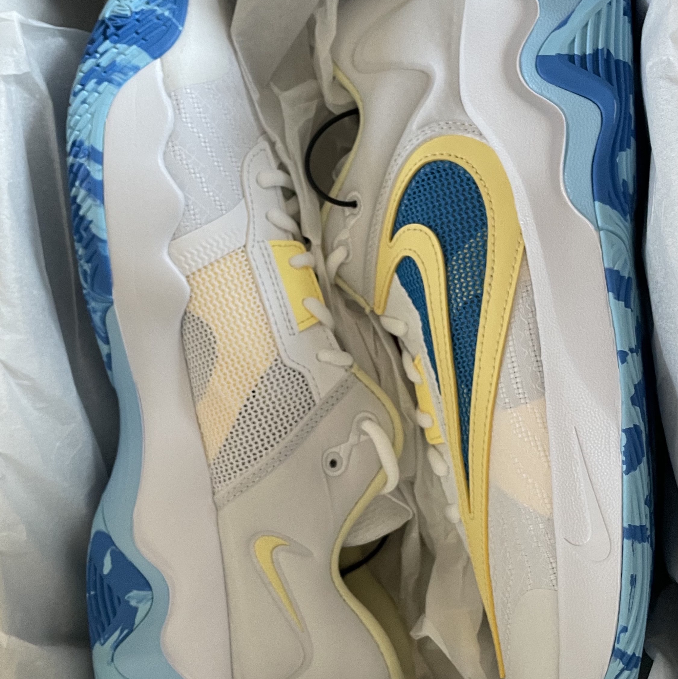 Nike Giannis Immortality 3 EP White Light Photo Blue 착용 스타일