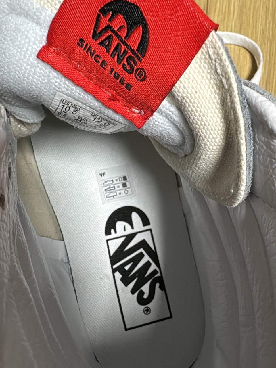 Vans x AAPE Sk8-Hi Bolt Grey 착용 스타일 - 2