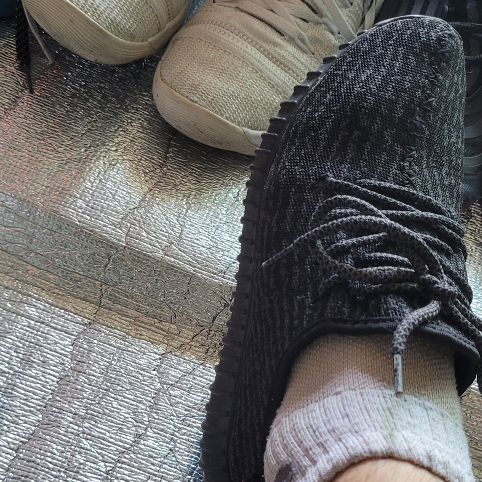 Adidas Yeezy Boost 350 Pirate Black 2015 착용 스타일 - 5
