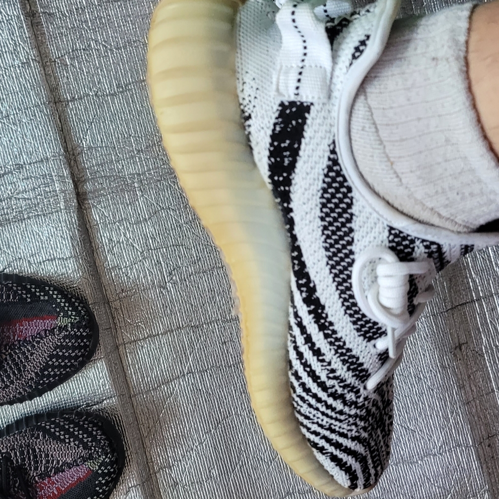 Adidas Yeezy Boost 350 V2 Zebra 2017/2019/2020 착용 스타일 - 2