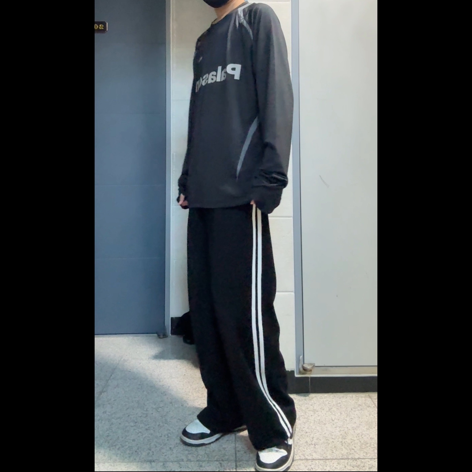 Palace Trail Runner Long Sleeve Black - 24SS 착용 스타일 - 2