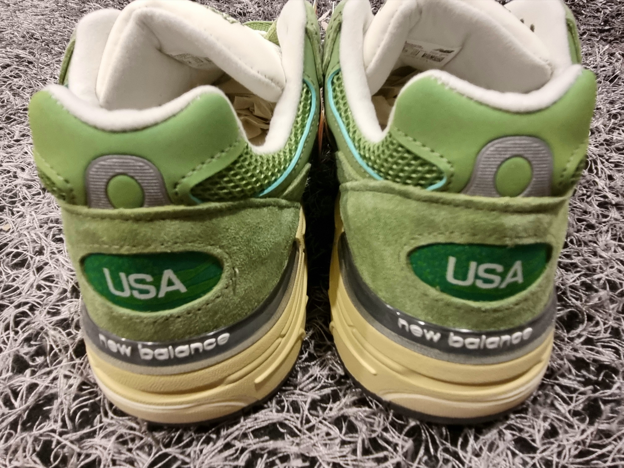 New Balance 993 Made in USA Chive Sea Salt 착용 스타일 - 6