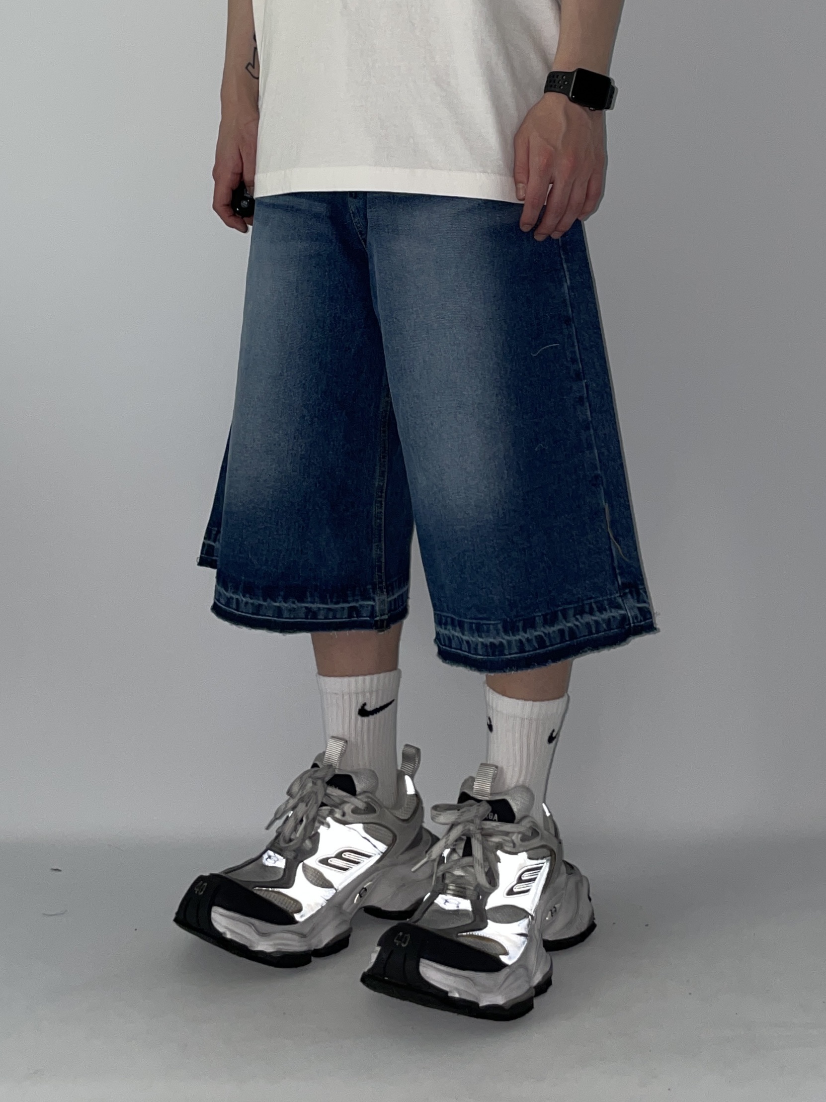 Balenciaga Cargo Sneakers White Grey, Supreme Warm Up 6-Panel Navy - 23FW 착용 스타일 - 3