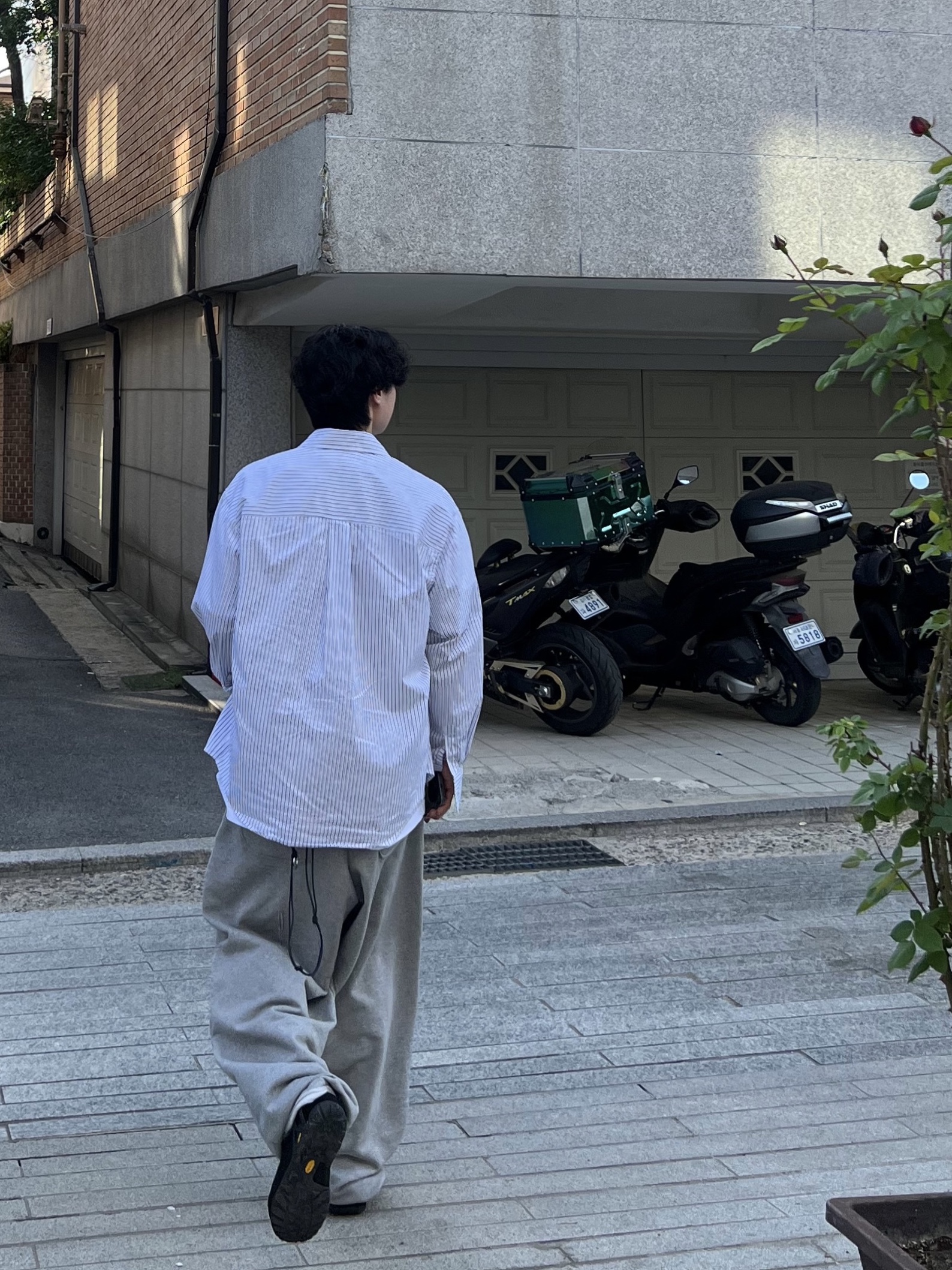 Roa Hiking Fedaia Black, Project G/R 3 Way Twisted Shirt Black Striped 착용 스타일 - 1