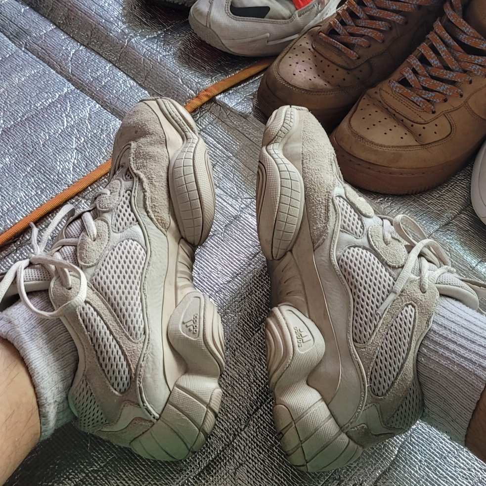 Adidas Yeezy 500 Blush 2018 착용 스타일 - 5