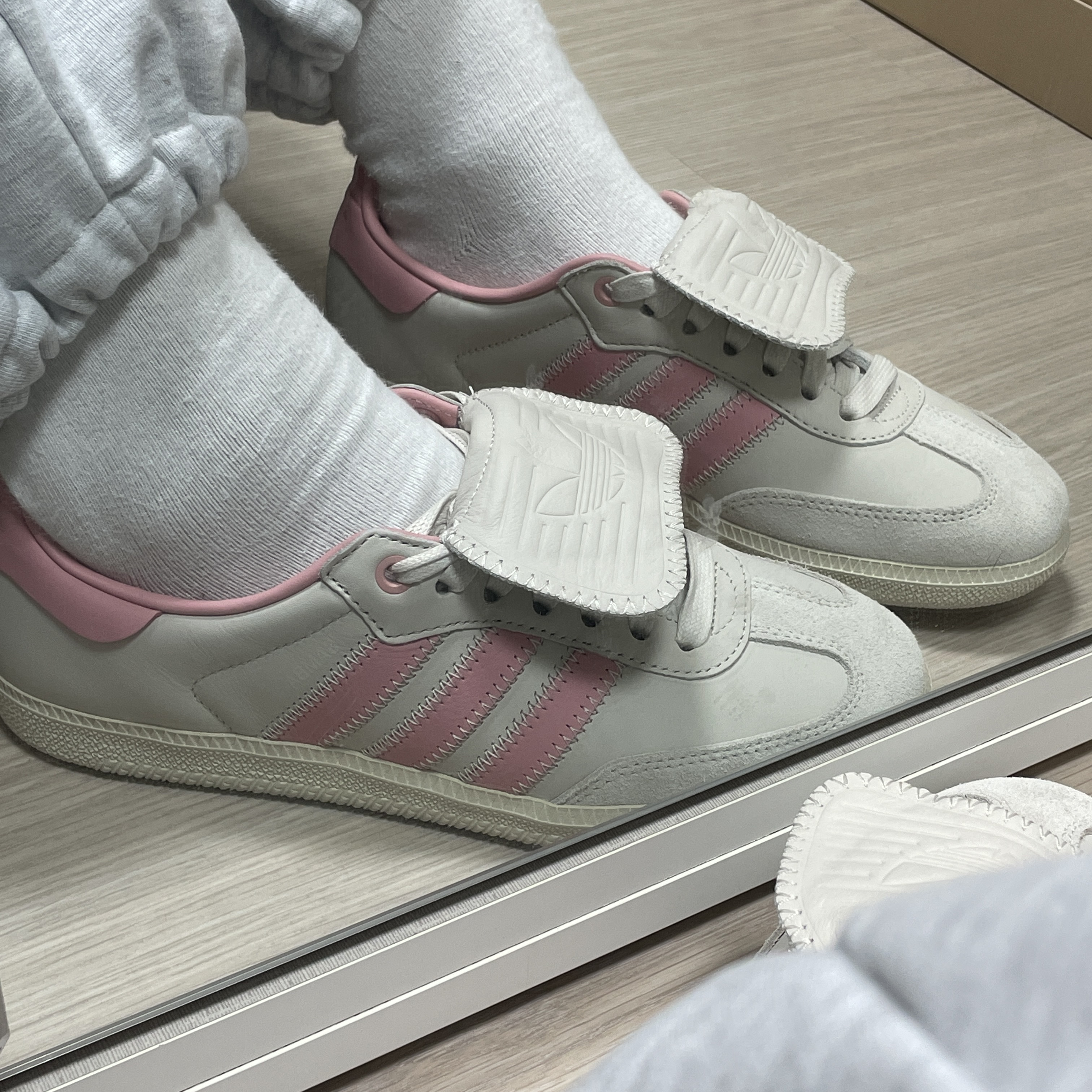 Adidas x Pharrell Williams Humanrace Samba Aluminium Wonder Mauve 착용 스타일