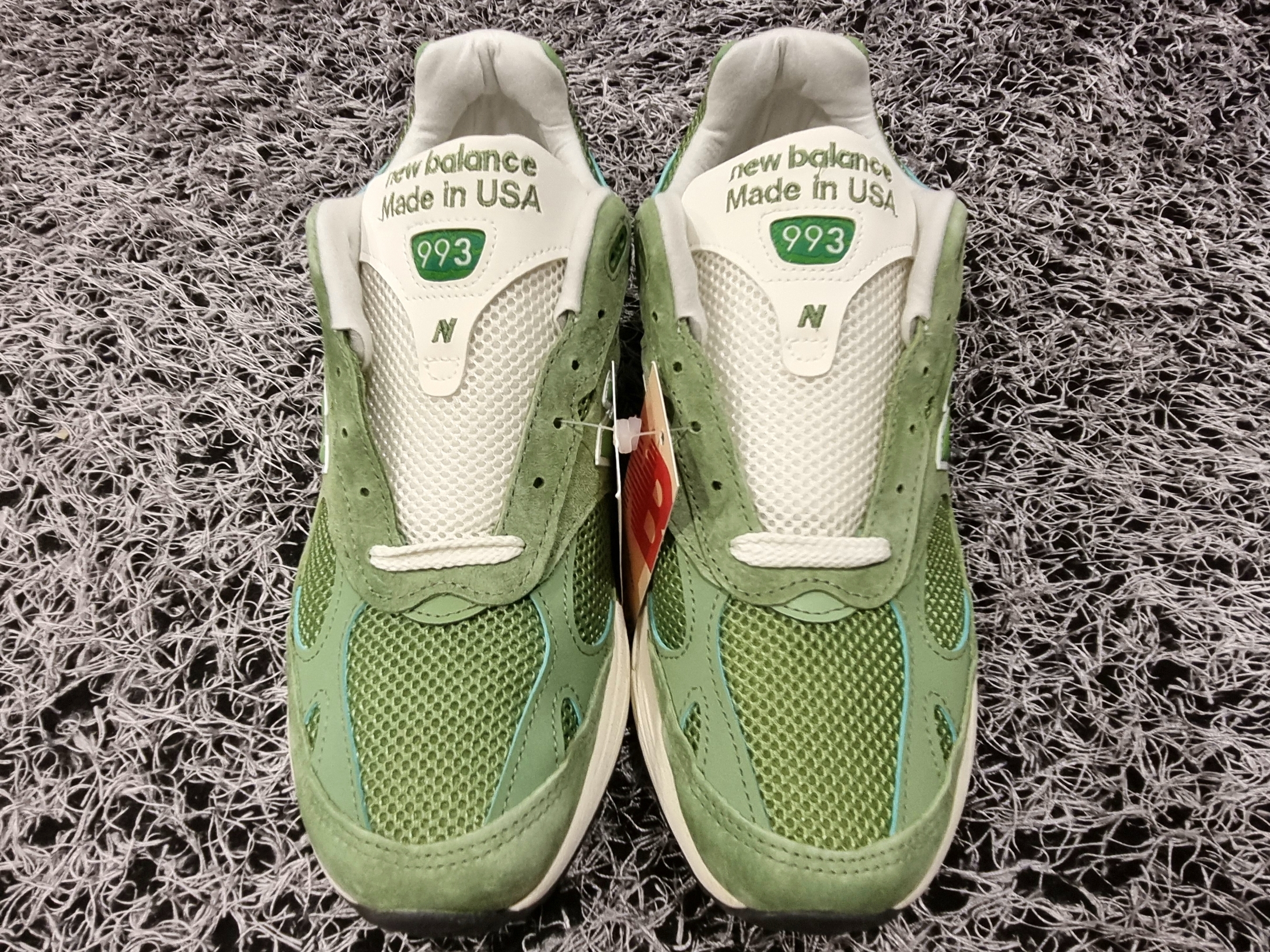 New Balance 993 Made in USA Chive Sea Salt 착용 스타일 - 5