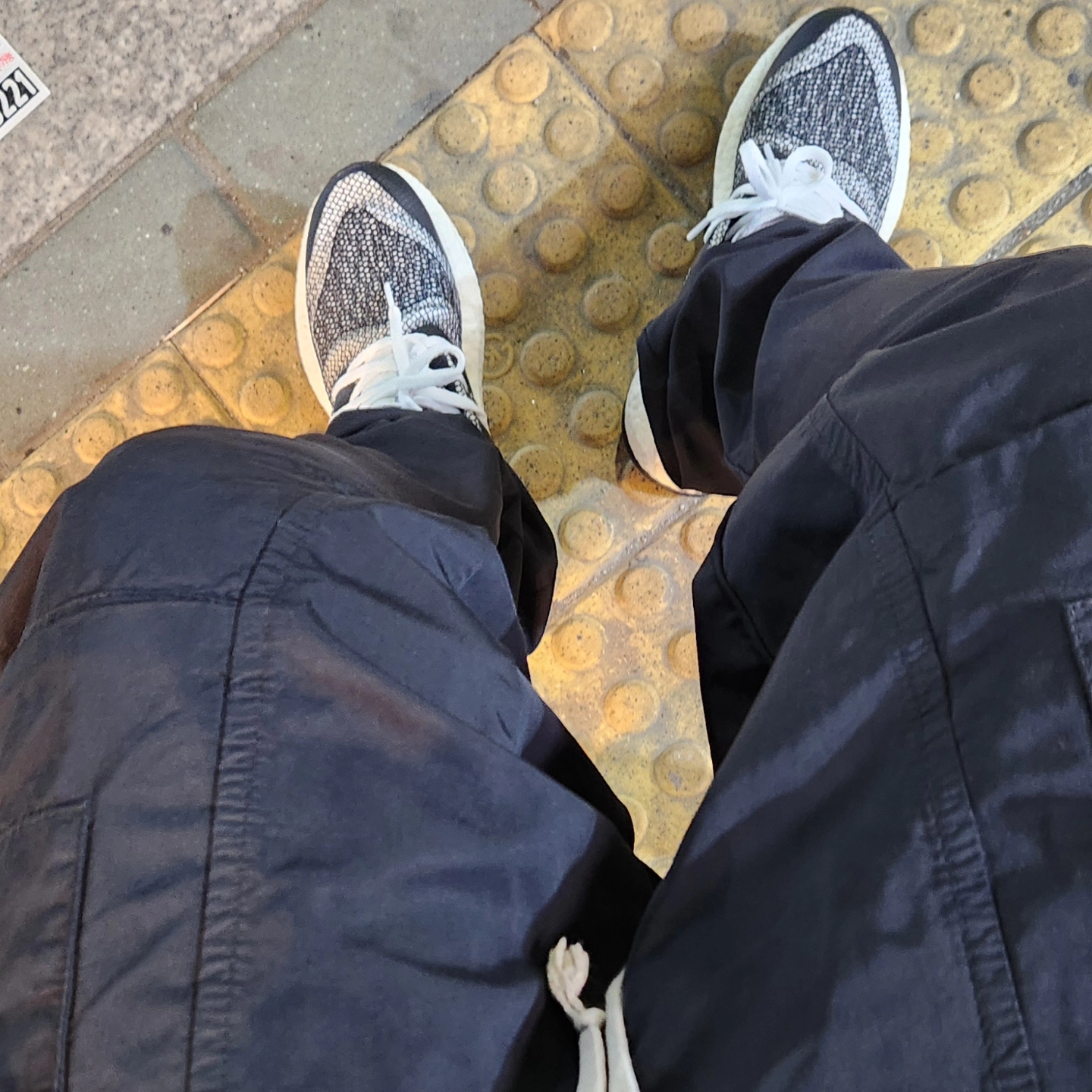 Y-3 Pureboost White Black, Adidas Yeezy Foam RNNR Sand 착용 스타일 - 3
