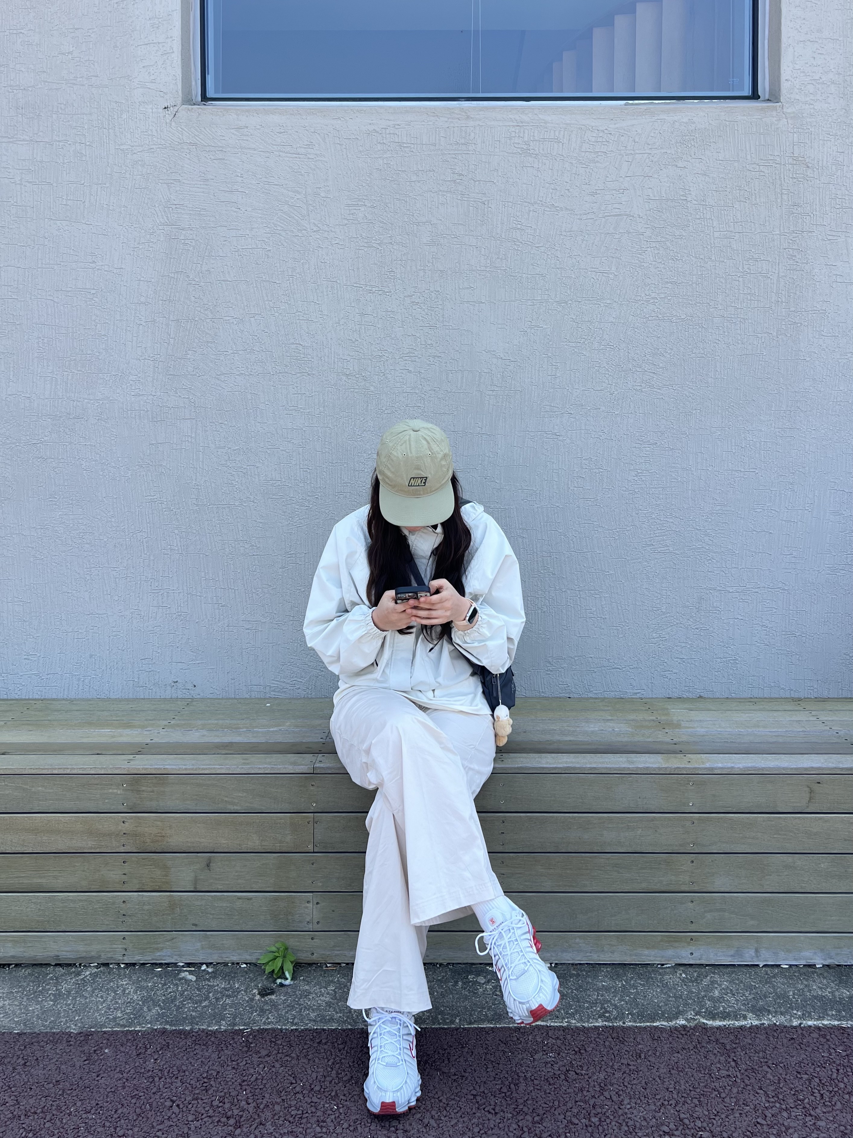 (W) Nike Shox TL Platinum Tint, Nike Club Unstructured Flat Bill Outdoor Cap Black Neutral Olive 착용 스타일