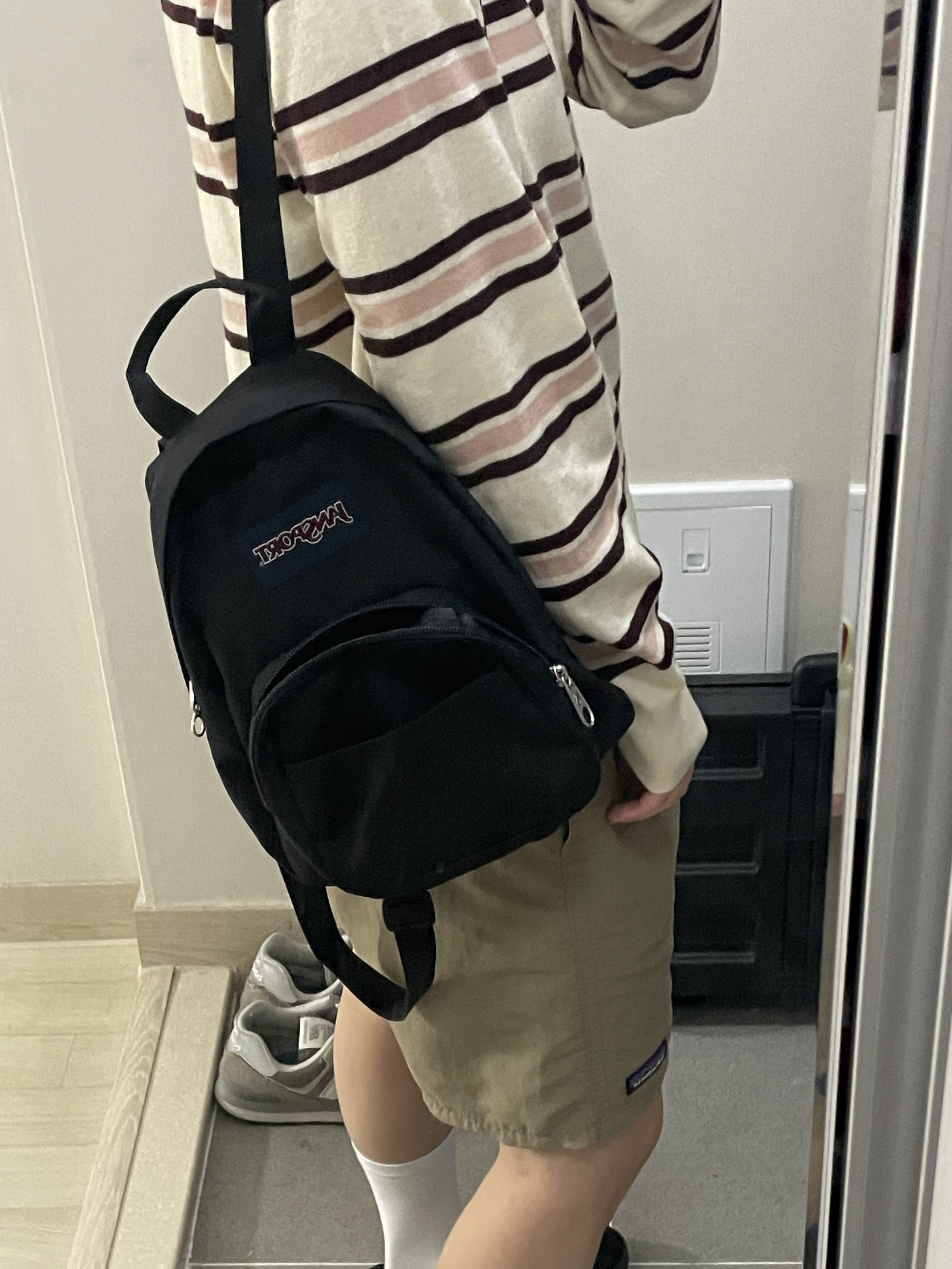 Onitsuka Tiger Mexico 66 Black White, Jansport Half Pint Mini Backpack Black 착용 스타일 - 2