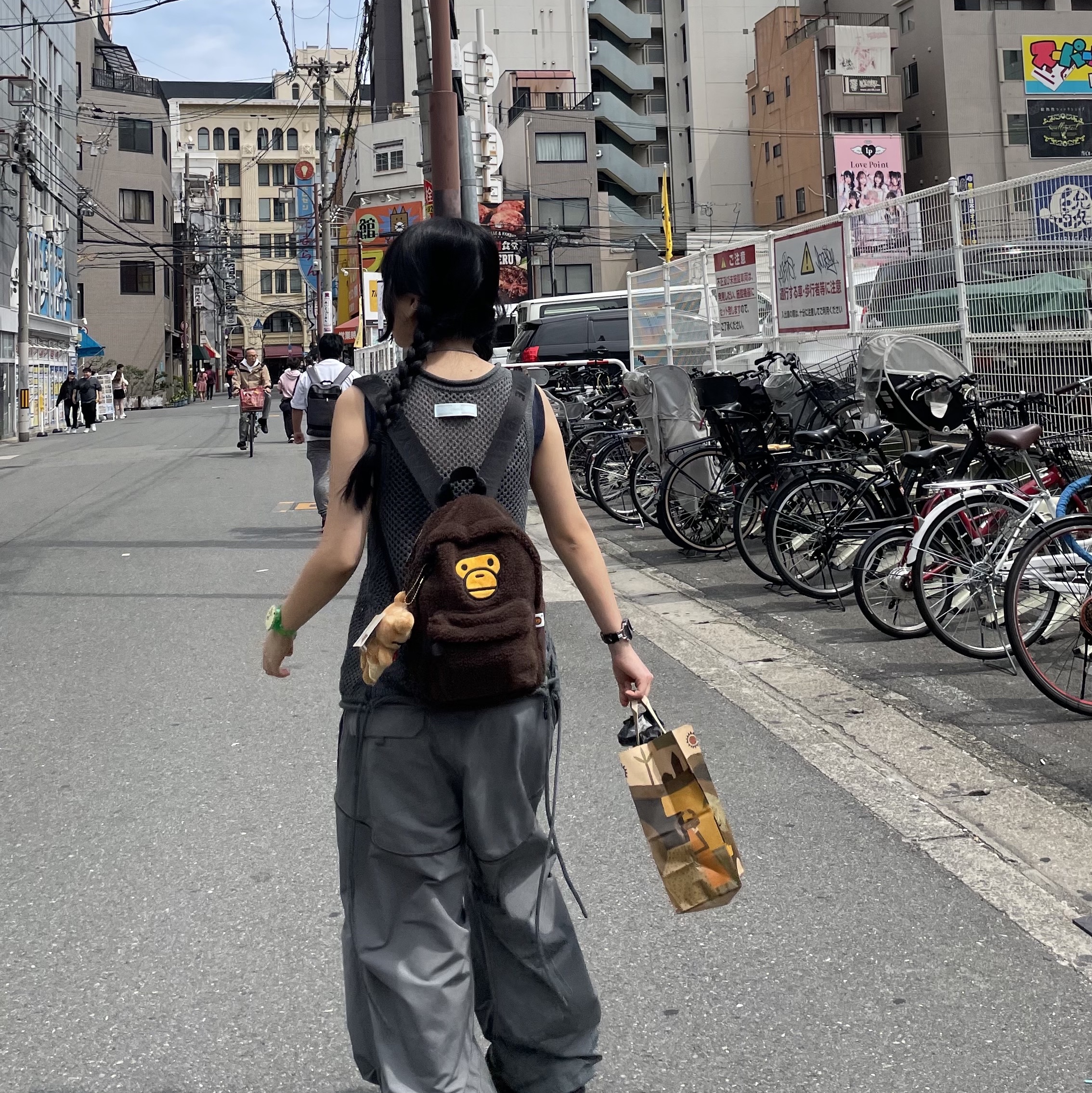 Coyseio Scasi Sleeveless Knit Charcoal, BAPE Baby Milo Mini Fur Backpack Brown 착용 스타일 - 2