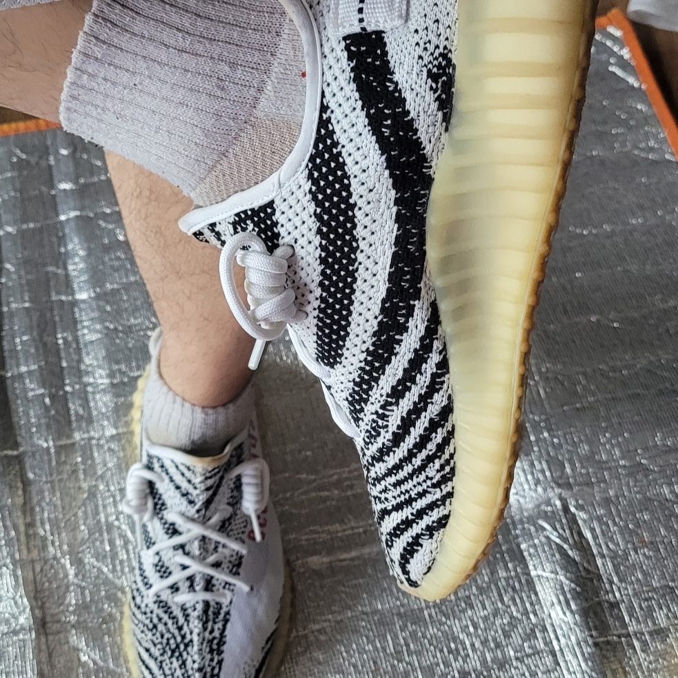 Adidas Yeezy Boost 350 V2 Zebra 2017/2019/2020 착용 스타일 - 3