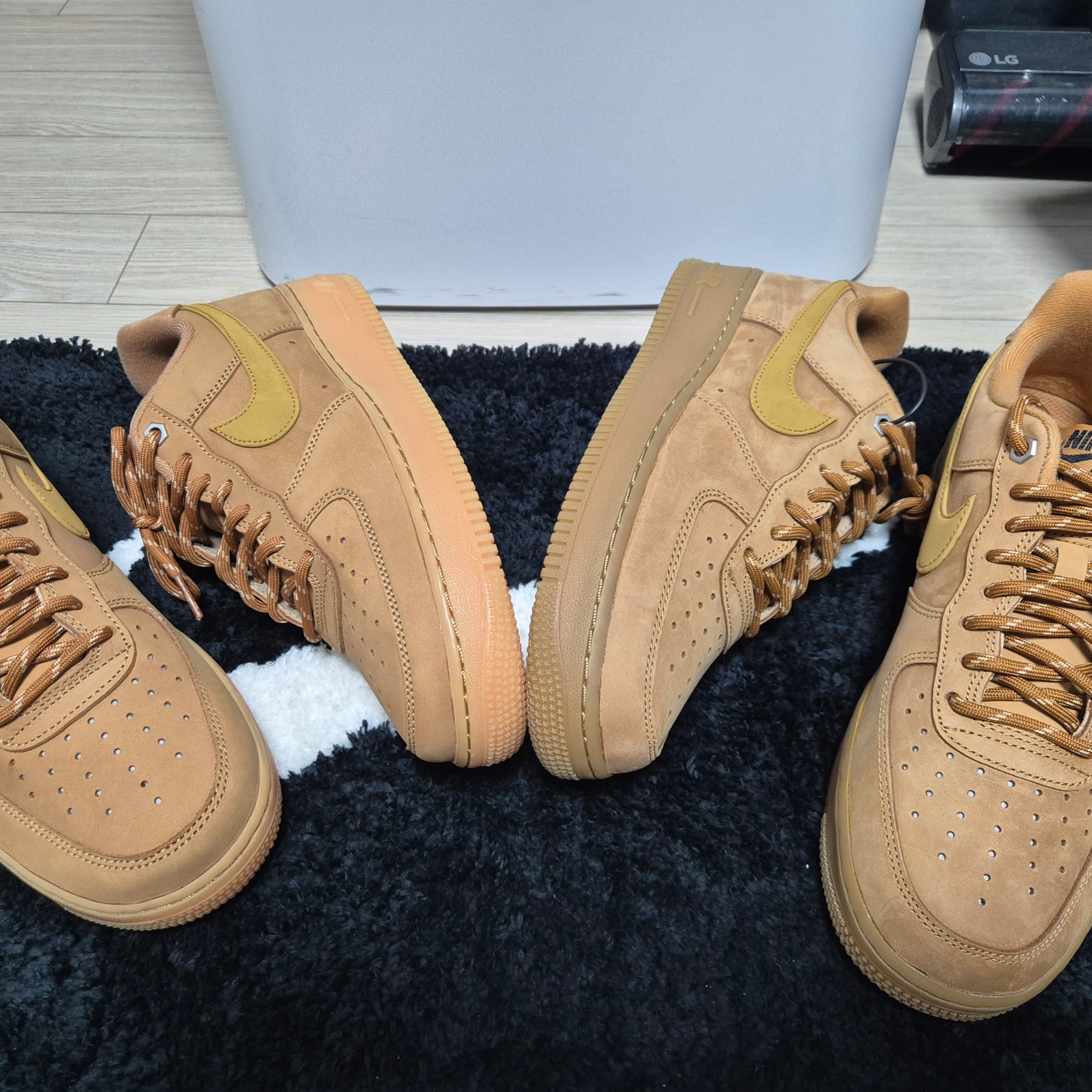 (W) Nike Air Force 1 '07 WB Flax Wheat 착용 스타일 - 1