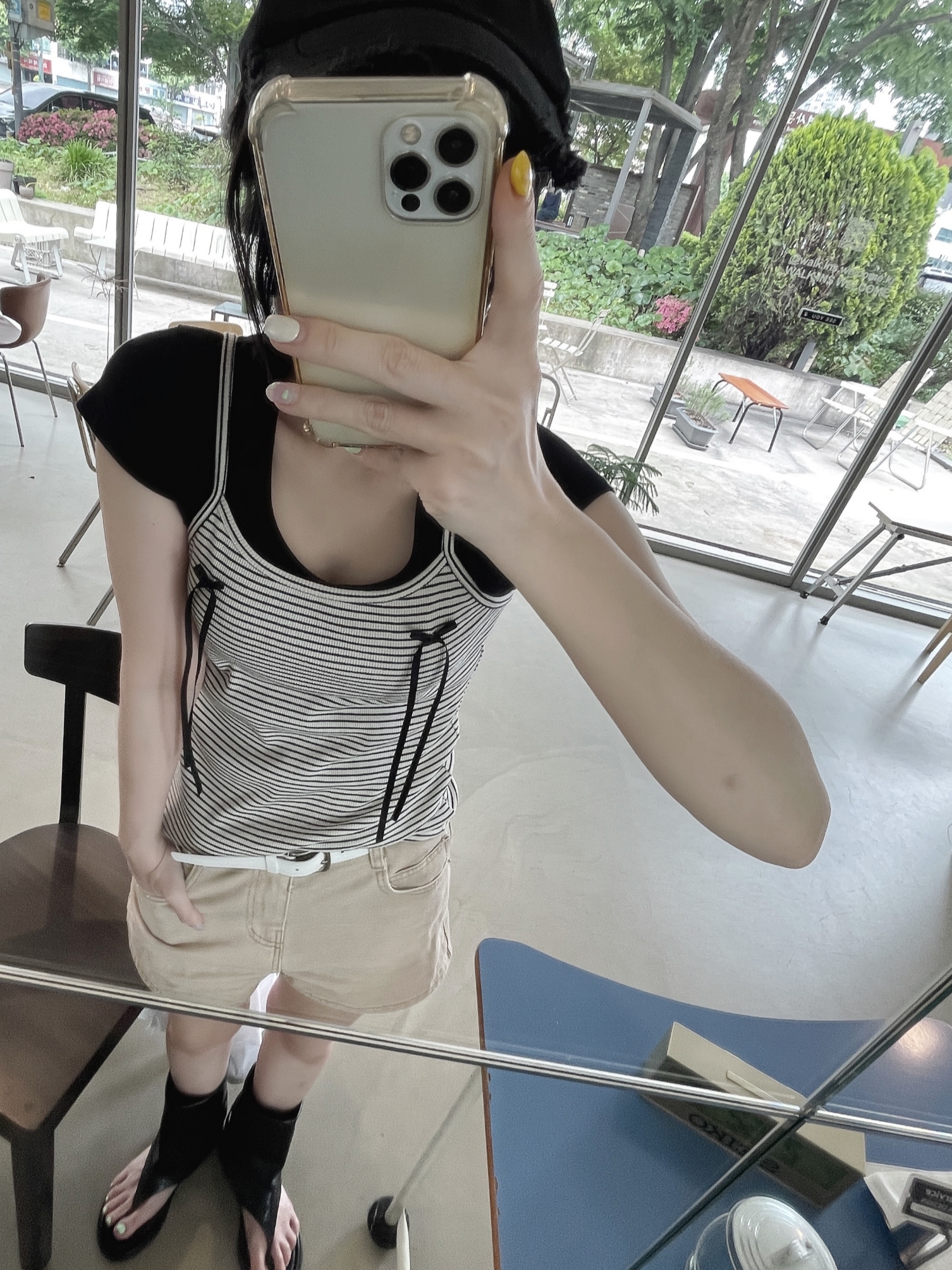 Jacquemus La Casquette Artichaut Fringe Baseball Cap Black, Diesel 1DR Mini Bag in Mirrored Leather Silver 착용 스타일 - 5