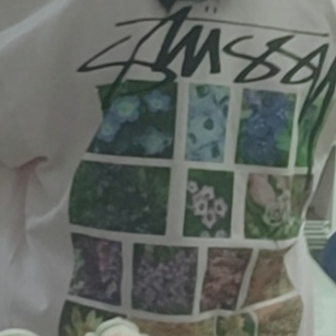 Stussy Flower Grid Pigment Dyed T-Shirt Blush 착용 스타일 - 1