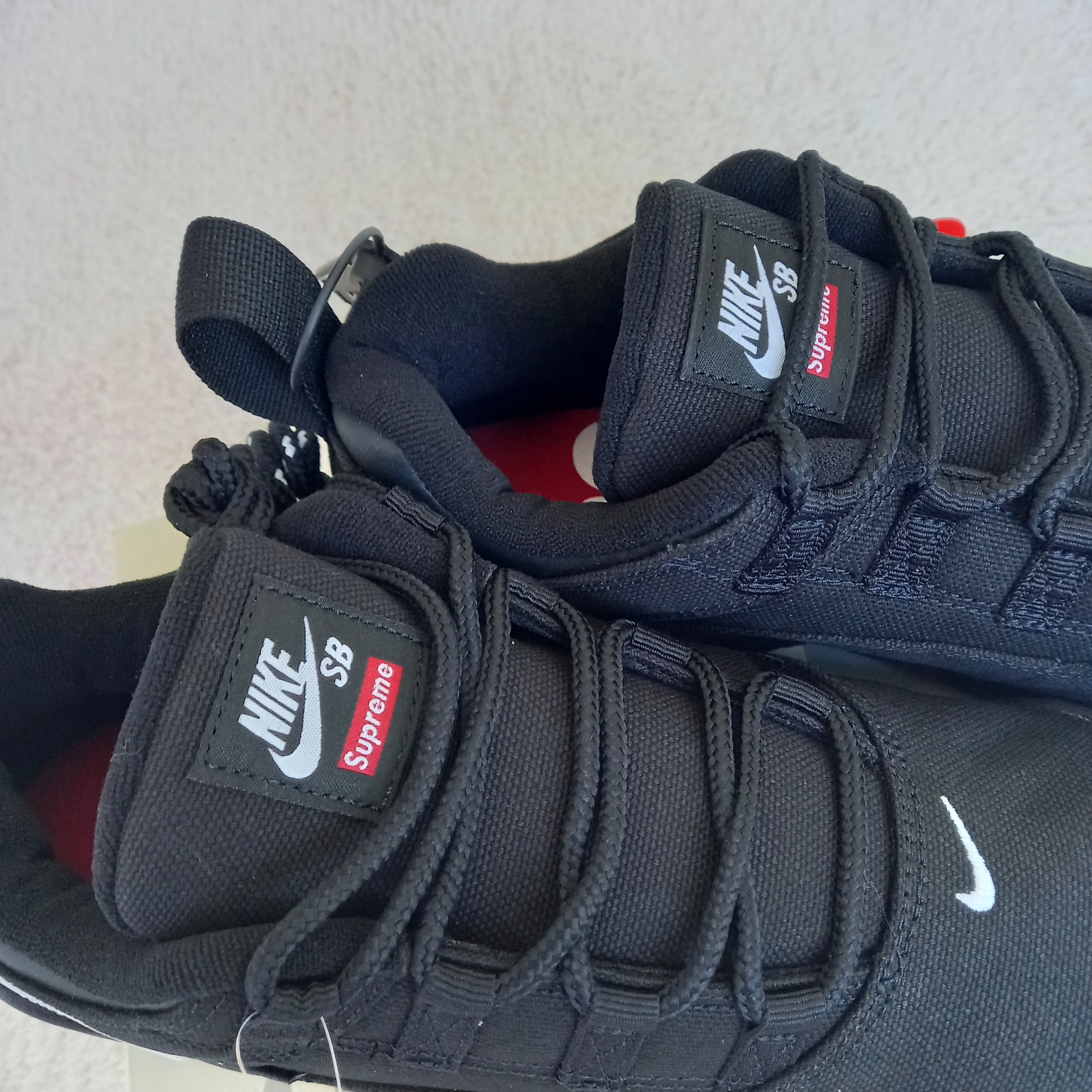 Nike x Supreme SB Darwin Low Black 착용 스타일 - 9