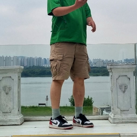 Nike x Off-White Mock Neck Short Sleeve Top Kelly Green - Asia, Jordan 1 Retro Low OG Black Toe 착용 스타일