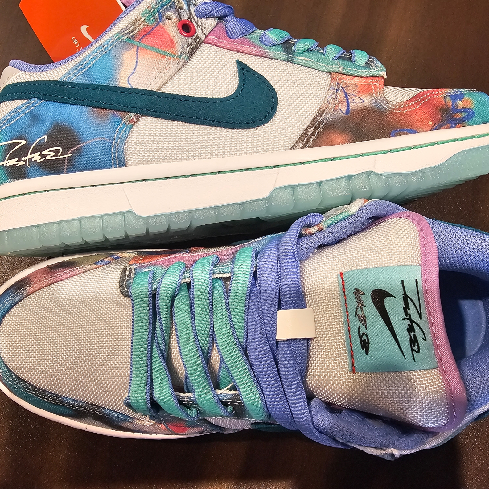 Nike x Futura Laboratories SB Dunk Low OG QS White and Geode Teal 착용 스타일 - 3