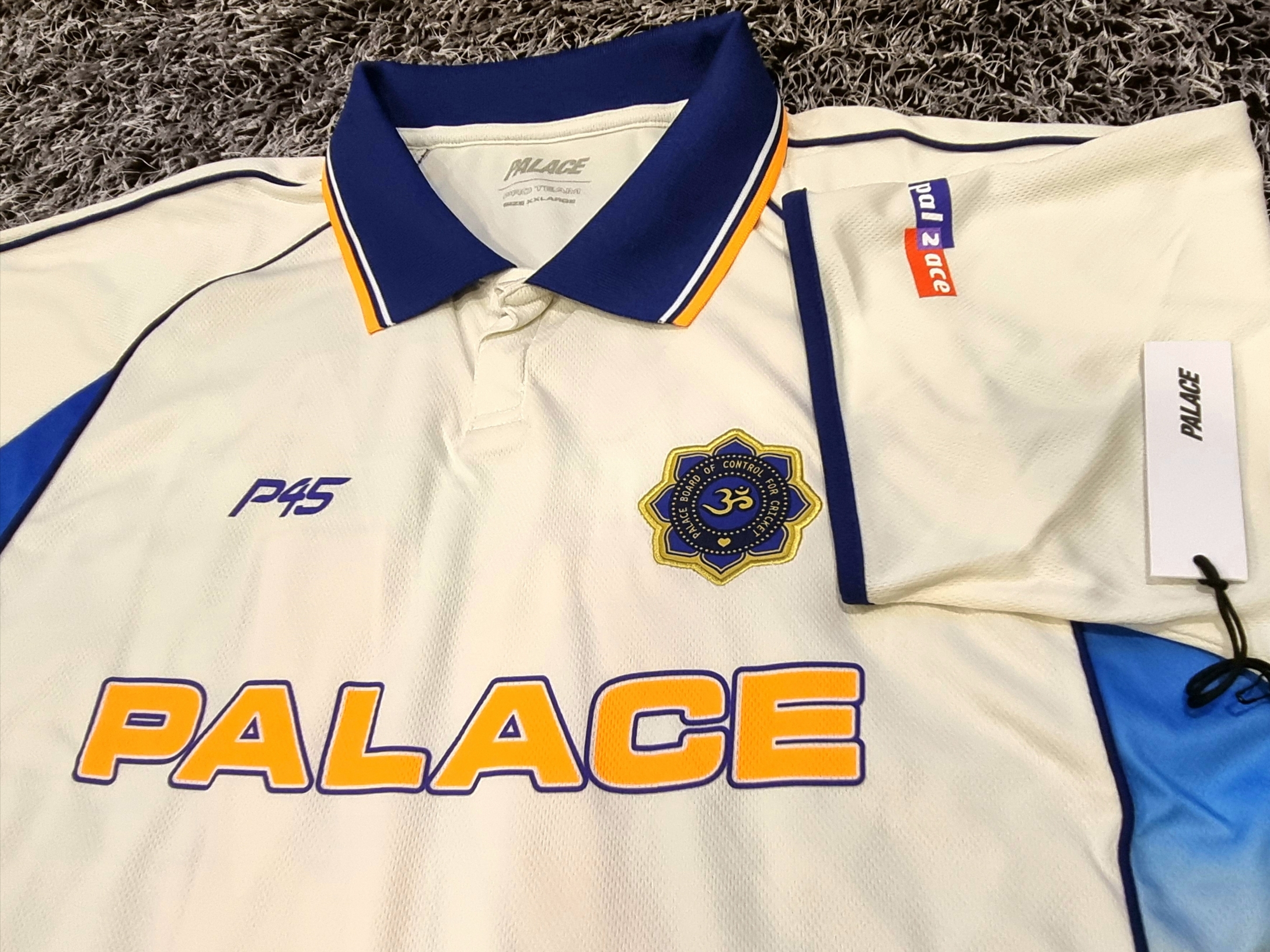 Palace Cricket Jersey White - 24SS 착용 스타일 - 4