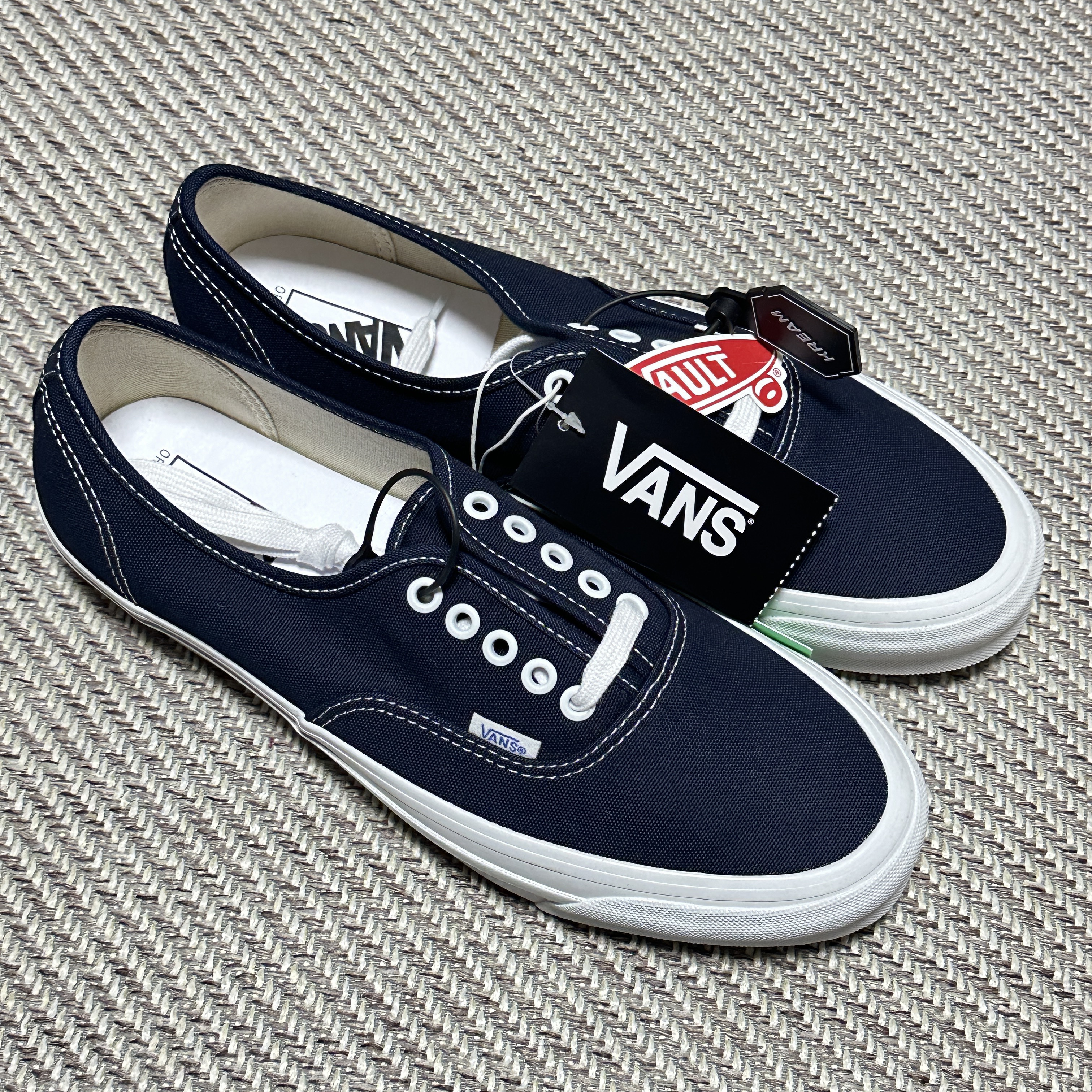 Vans Vault OG Authentic LX Navy 착용 스타일 - 3