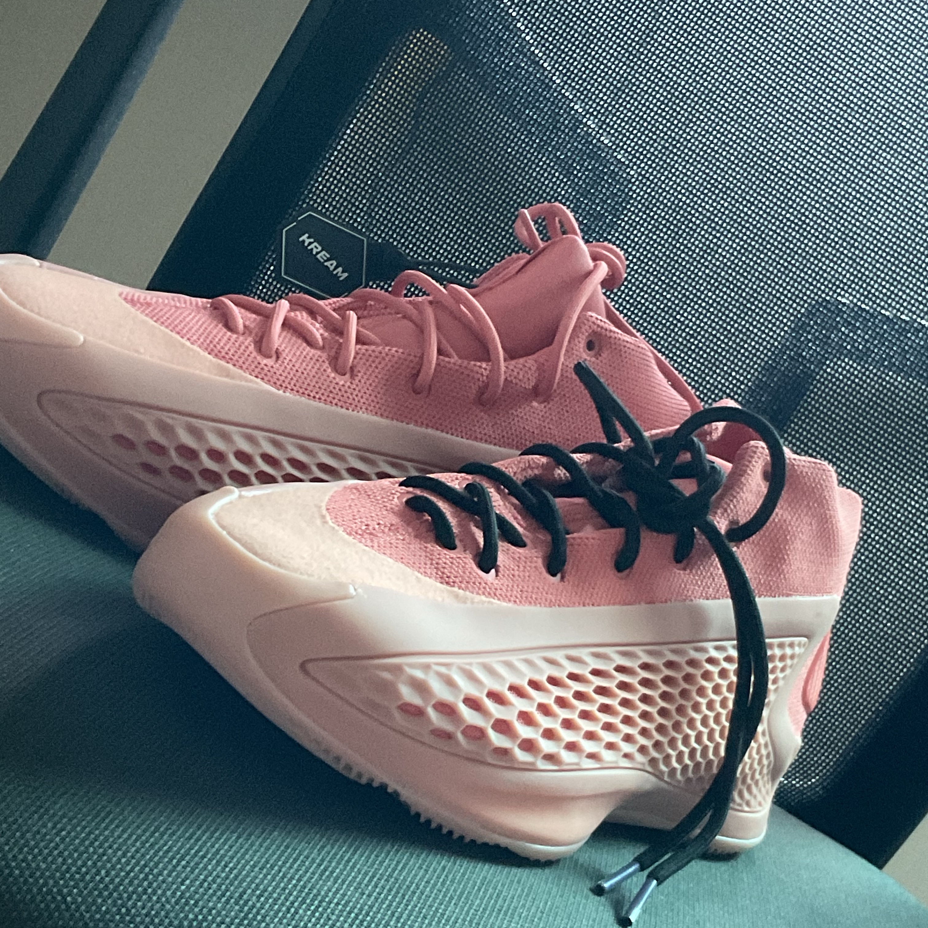 Adidas A.E. 1 Wonder Clay Preloved Scarlet, Nike Kyrie 7 EP Brooklyn 착용 스타일 - 1