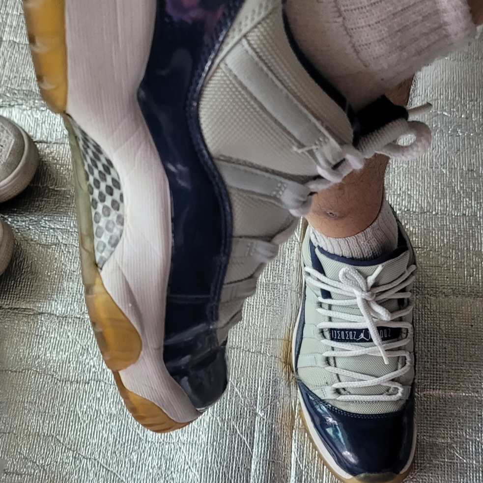 Jordan 11 Retro Low Georgetown 착용 스타일 - 3