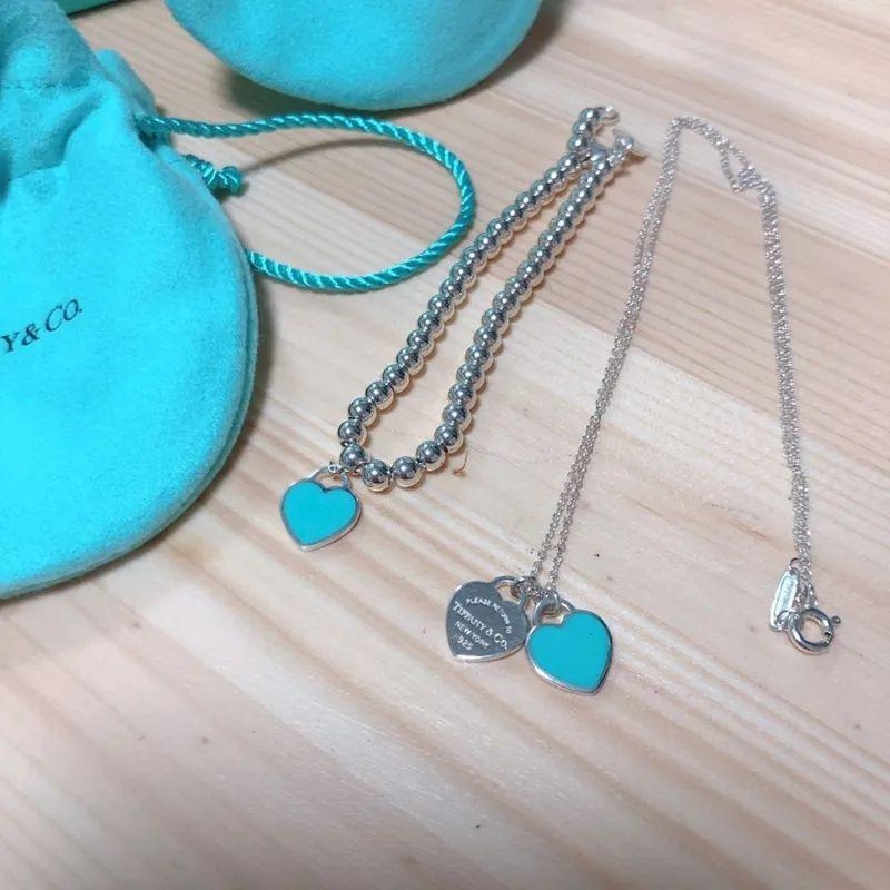 Tiffany & Co. Return To Tiffany Blue Double Heart Tag Pendant Mini Silver 착용 스타일