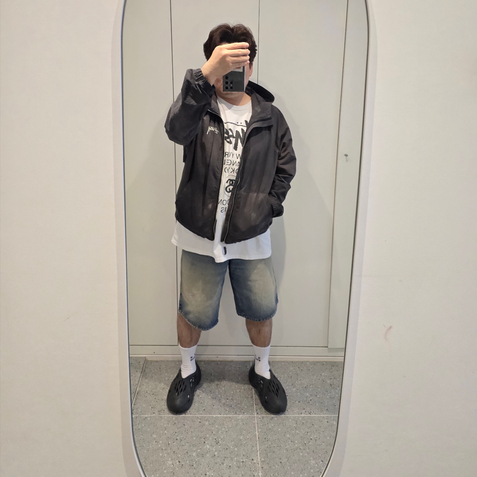 Stussy World Tour T-Shirt White 2023, (Kids) Adidas Yeezy Foam RNNR Onyx 착용 스타일 - 2